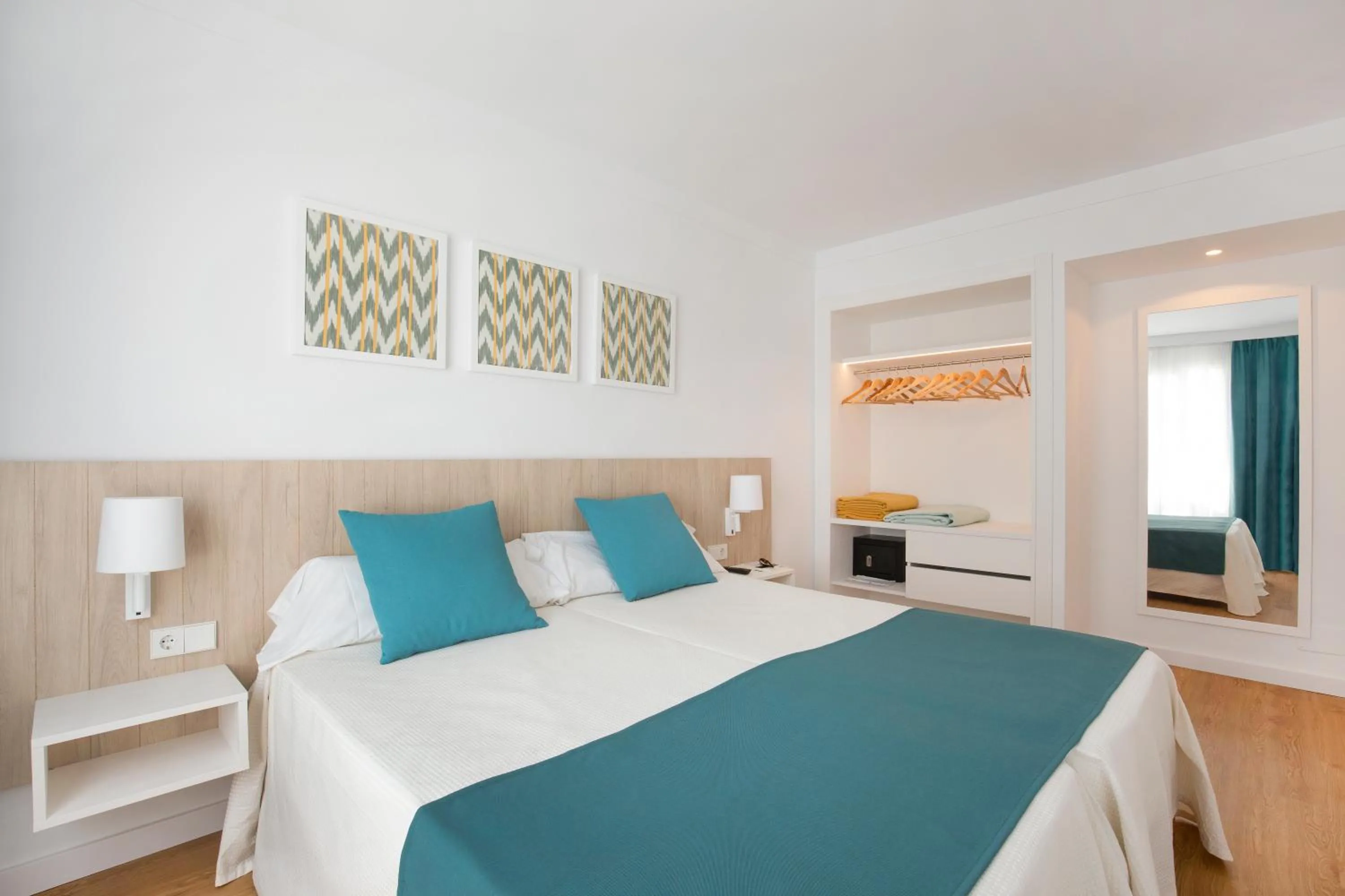 Bed in Cabot Hobby Club Apartments