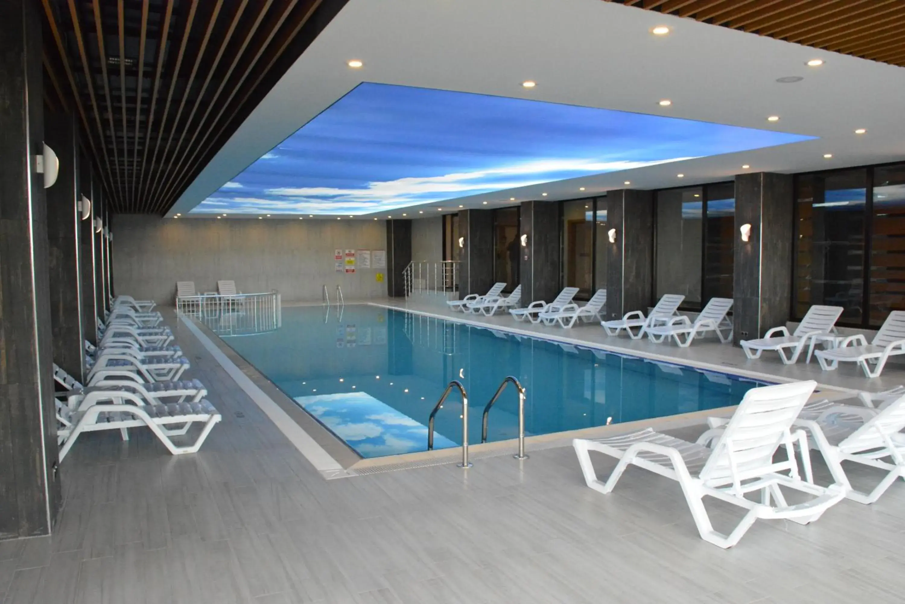 Swimming pool in Ramada By Wyndham Giresun Piraziz Swimming pool in Ramada By Wyndham Giresun Piraziz