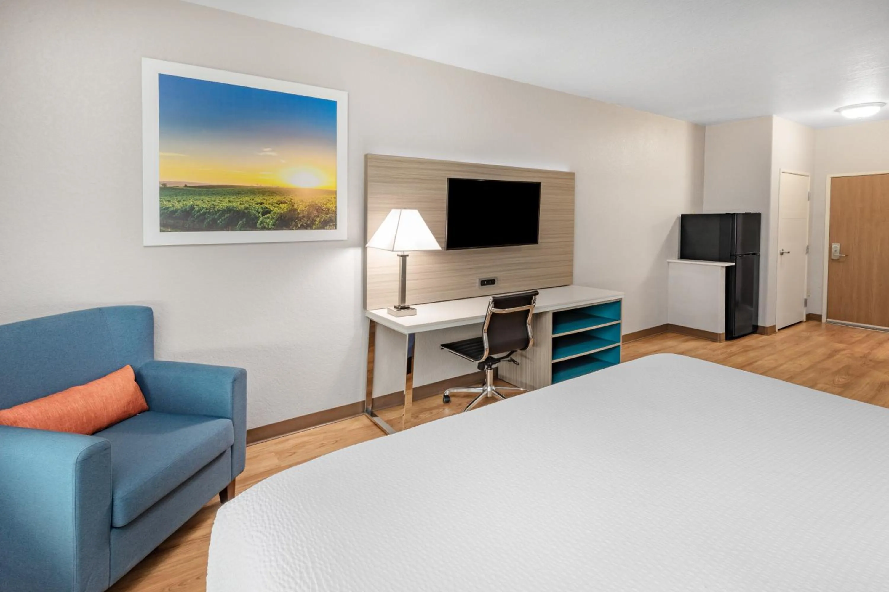 Bed in Days Inn & Suites by Wyndham San Antonio near Frost Bank Center
