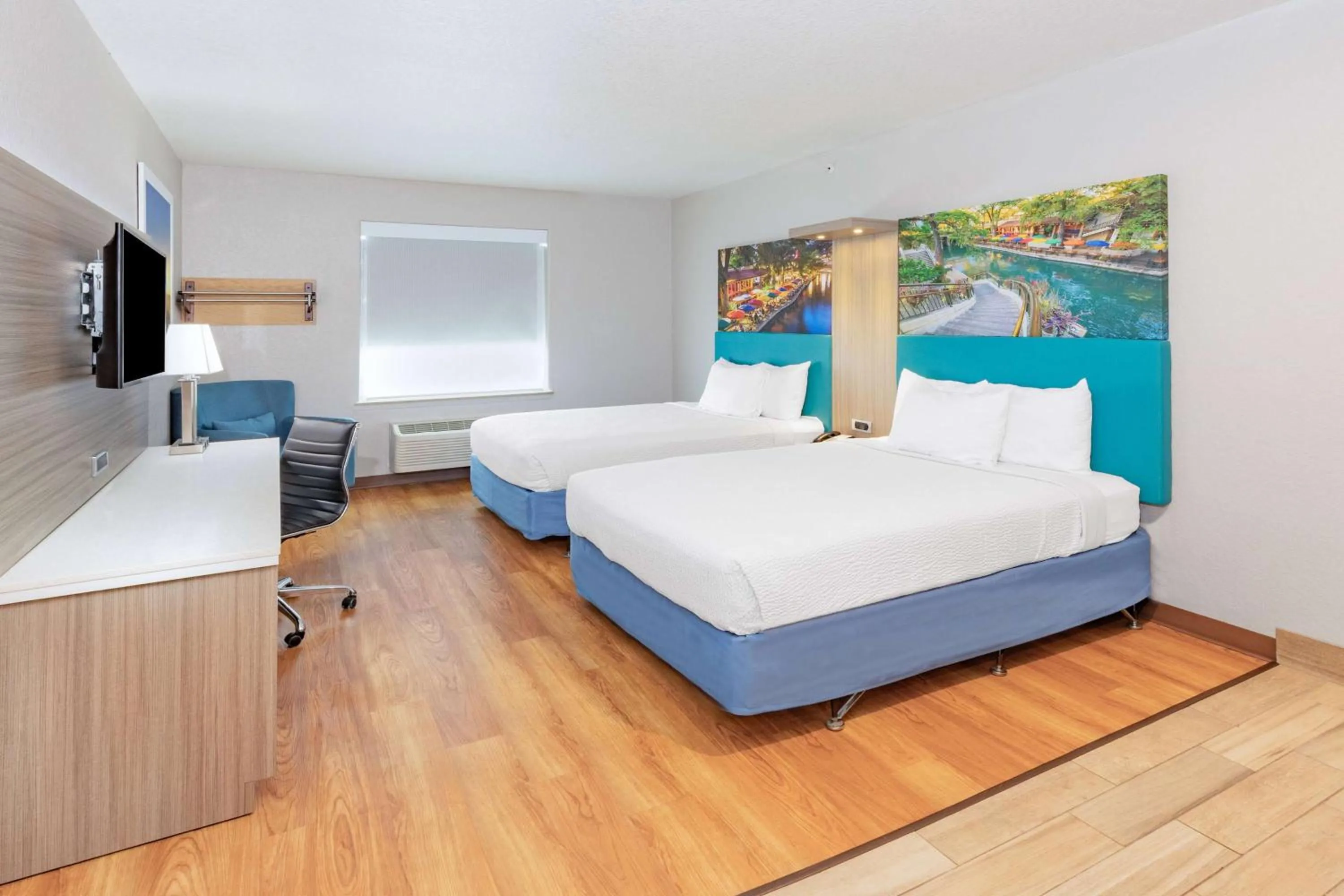 Photo of the whole room, Bed in Days Inn & Suites by Wyndham San Antonio near Frost Bank Center