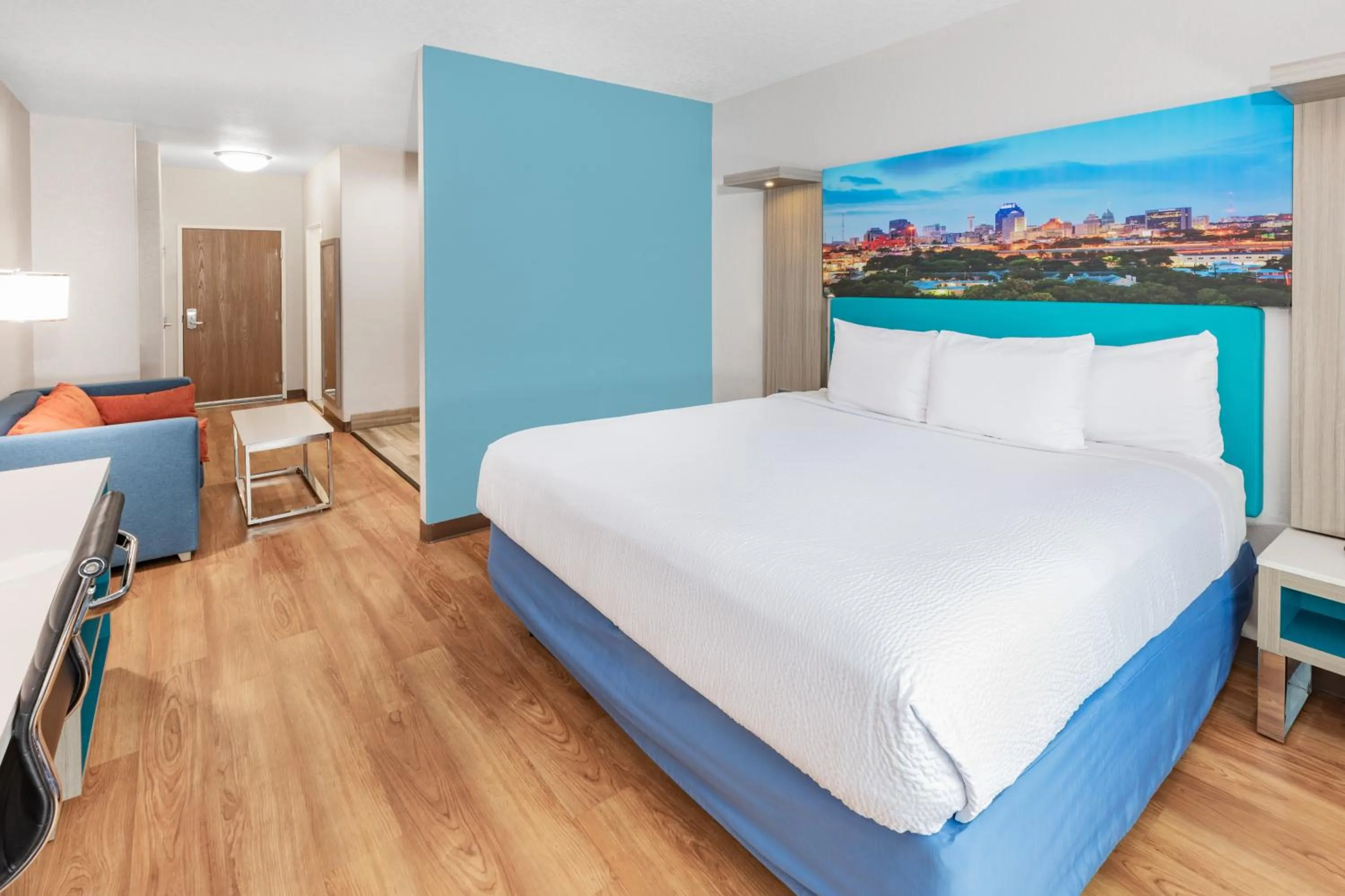 Bedroom, Bed in Days Inn & Suites by Wyndham San Antonio near Frost Bank Center