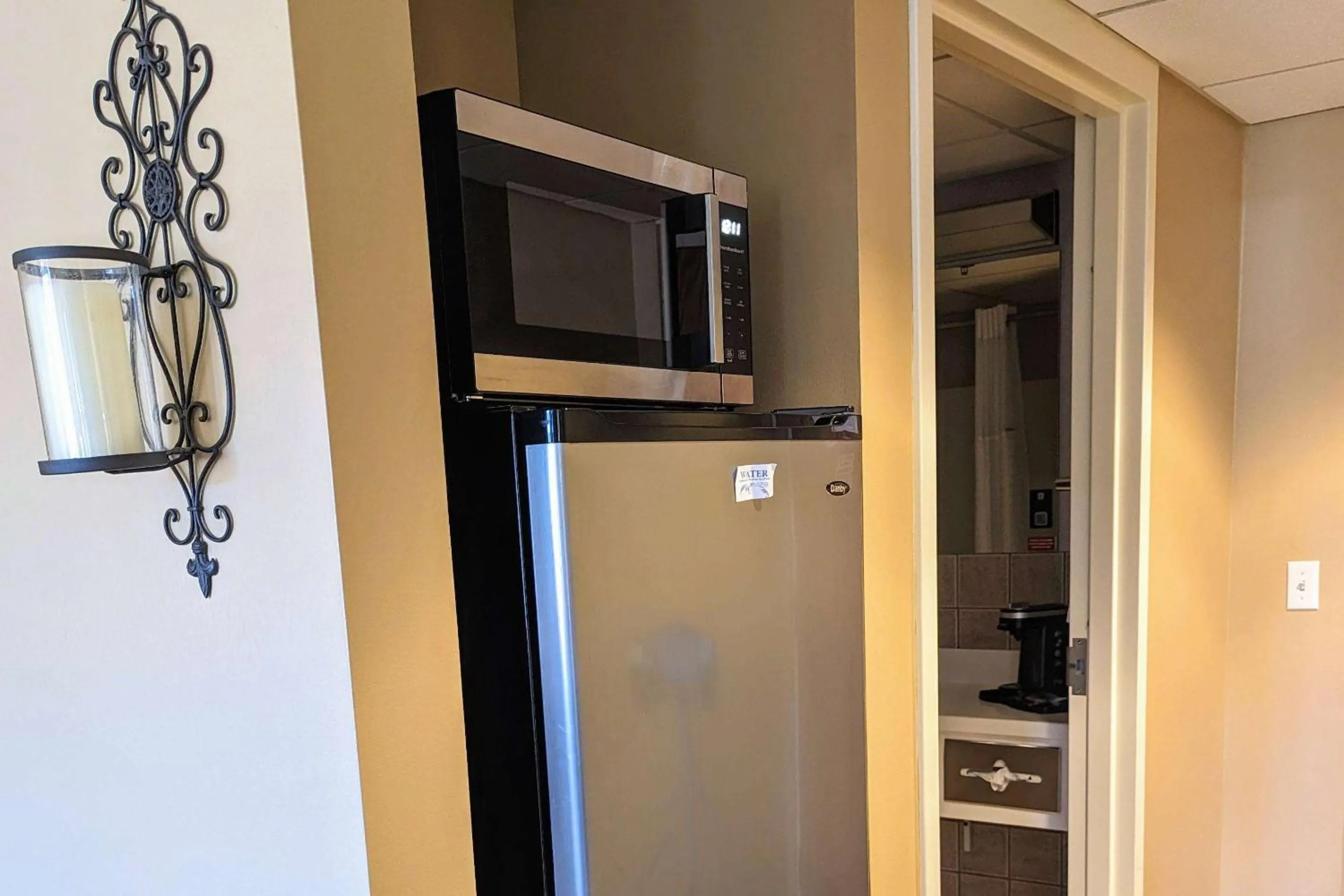 Photo of the whole room in Travelodge by Wyndham Deadwood