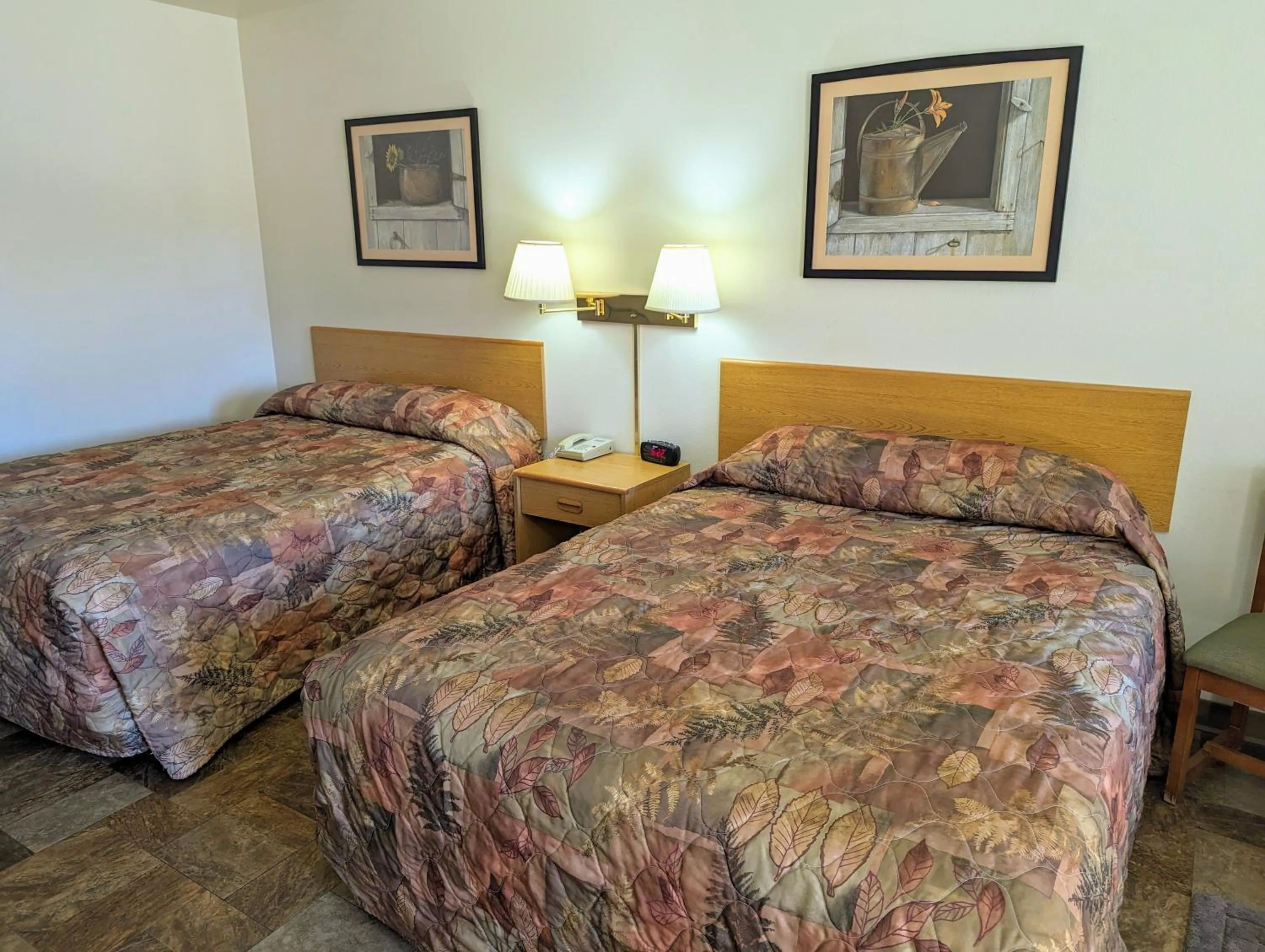 Bedroom, Bed in Travelodge by Wyndham Deadwood