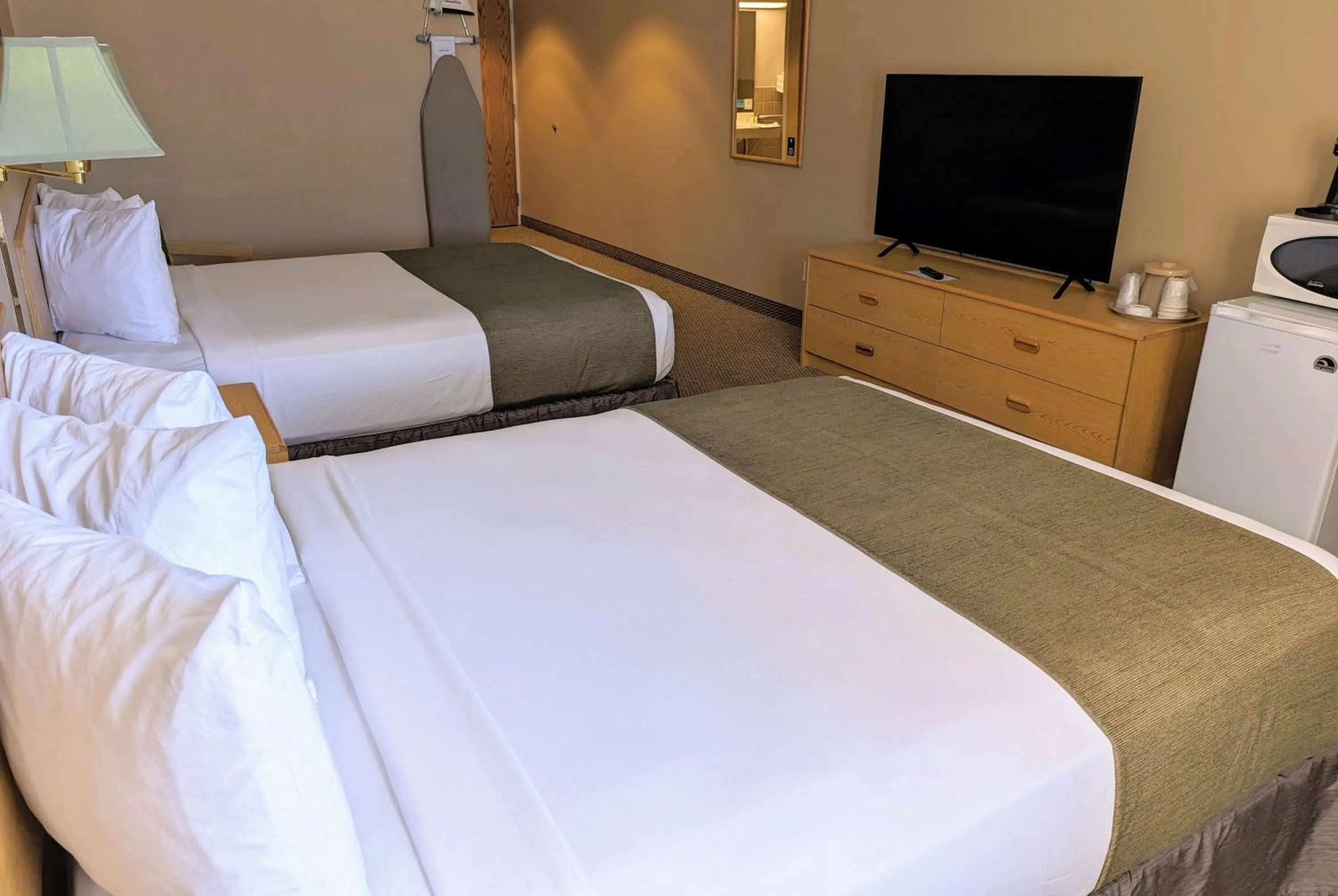 Photo of the whole room, Bed in Travelodge by Wyndham Deadwood