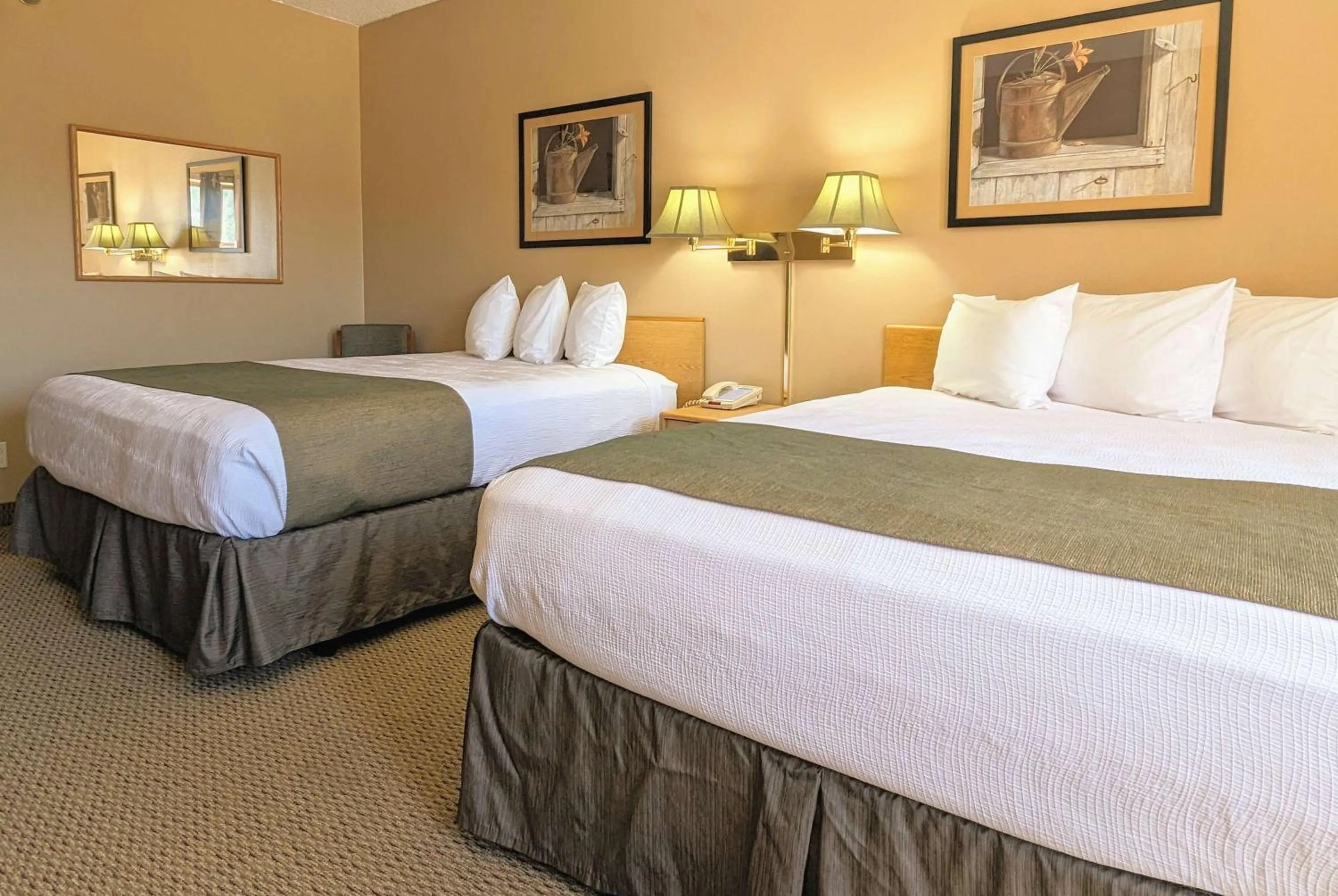 Photo of the whole room, Bed in Travelodge by Wyndham Deadwood