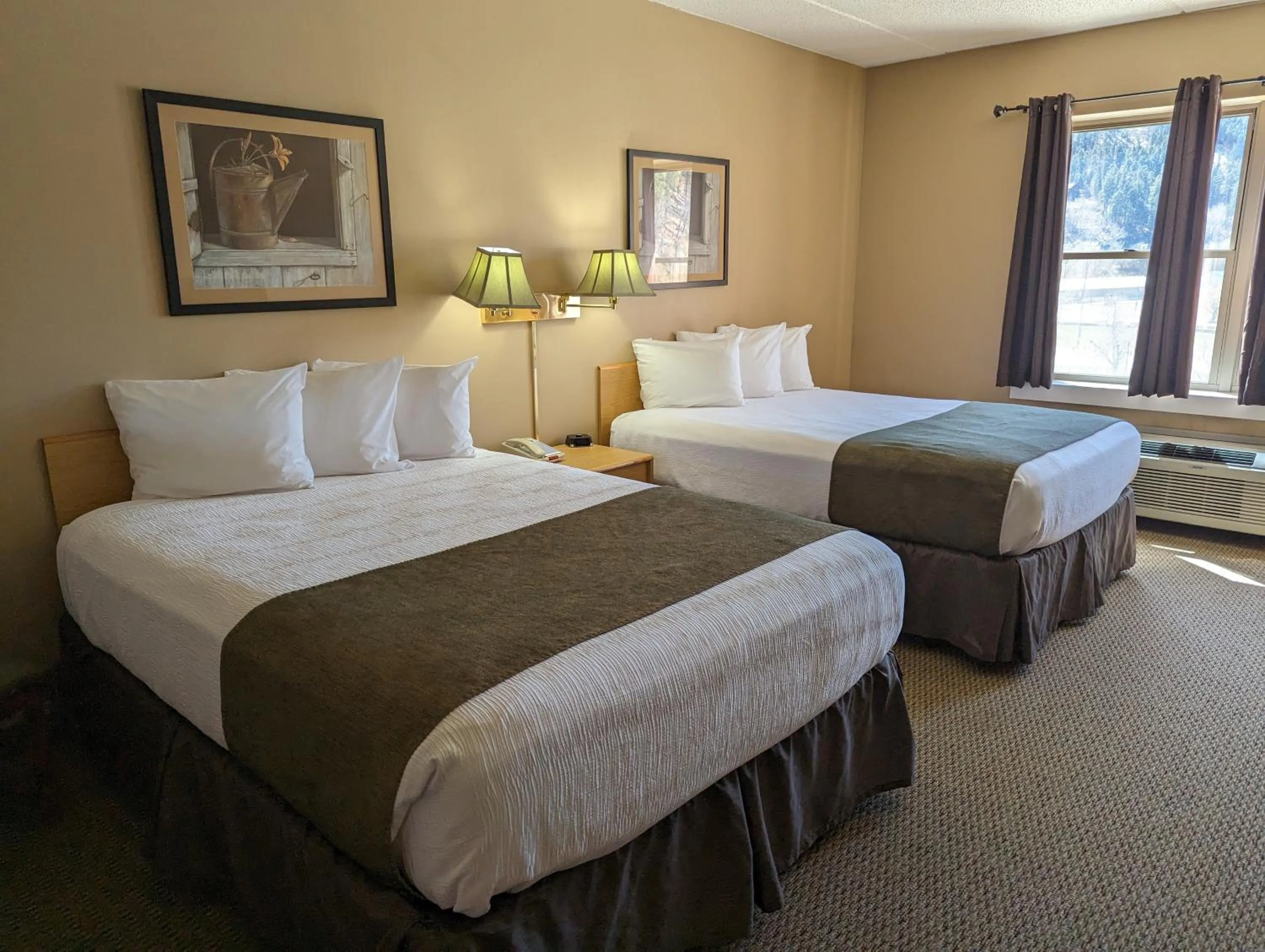 Bedroom, Bed in Travelodge by Wyndham Deadwood