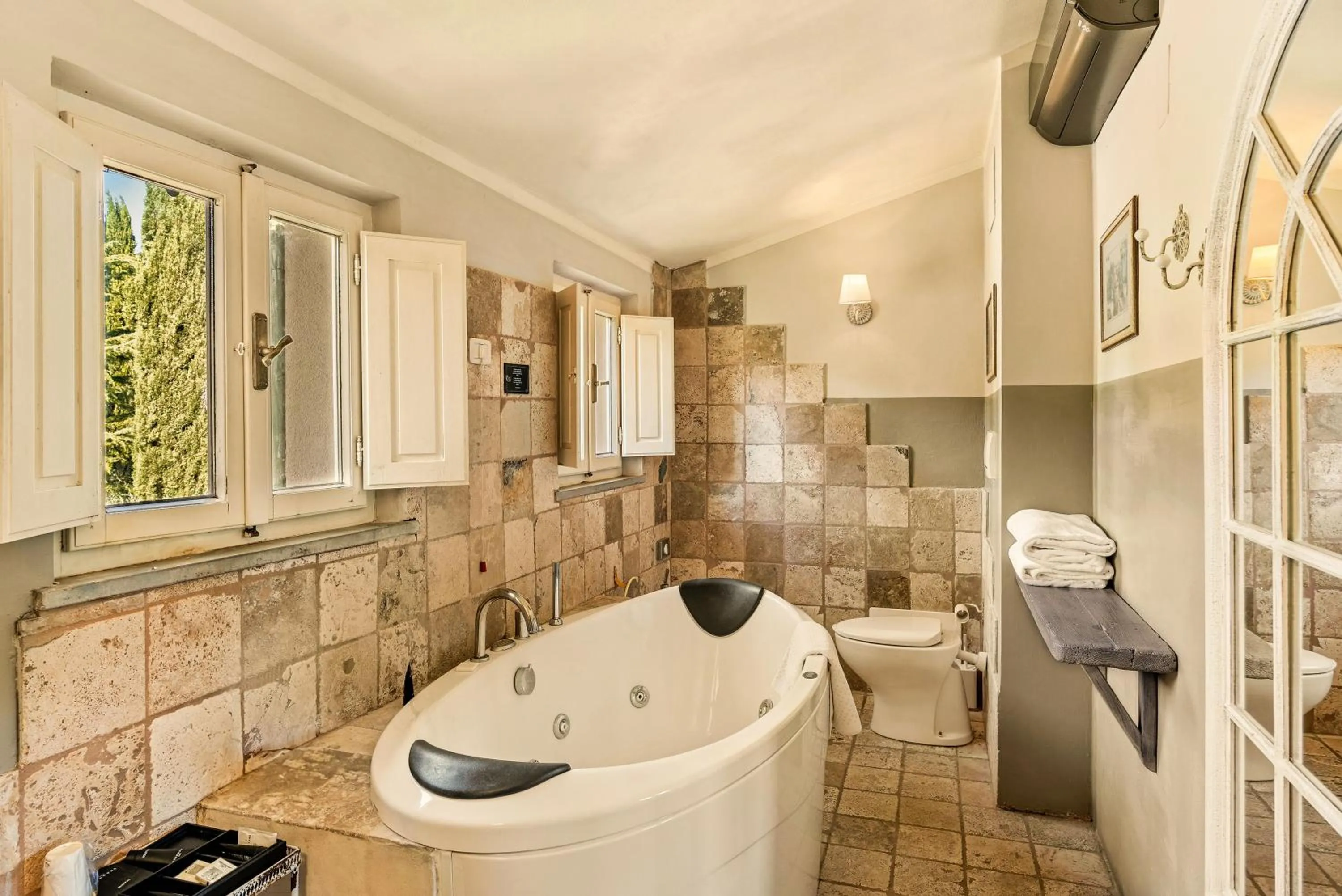 Hot Tub in I Capricci Di Merion - Resort & Spa