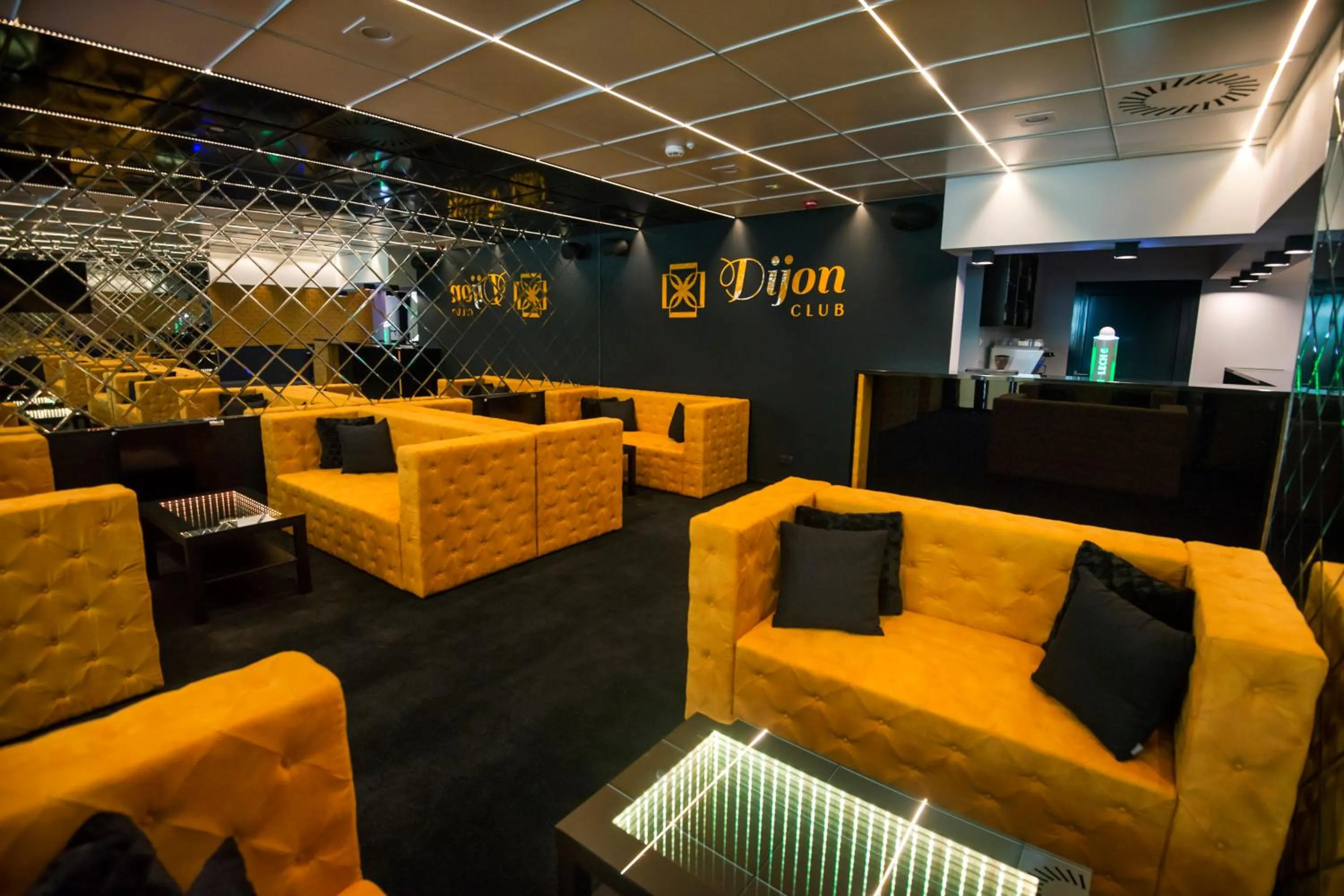 Restaurant/places to eat in Hotel IKAR