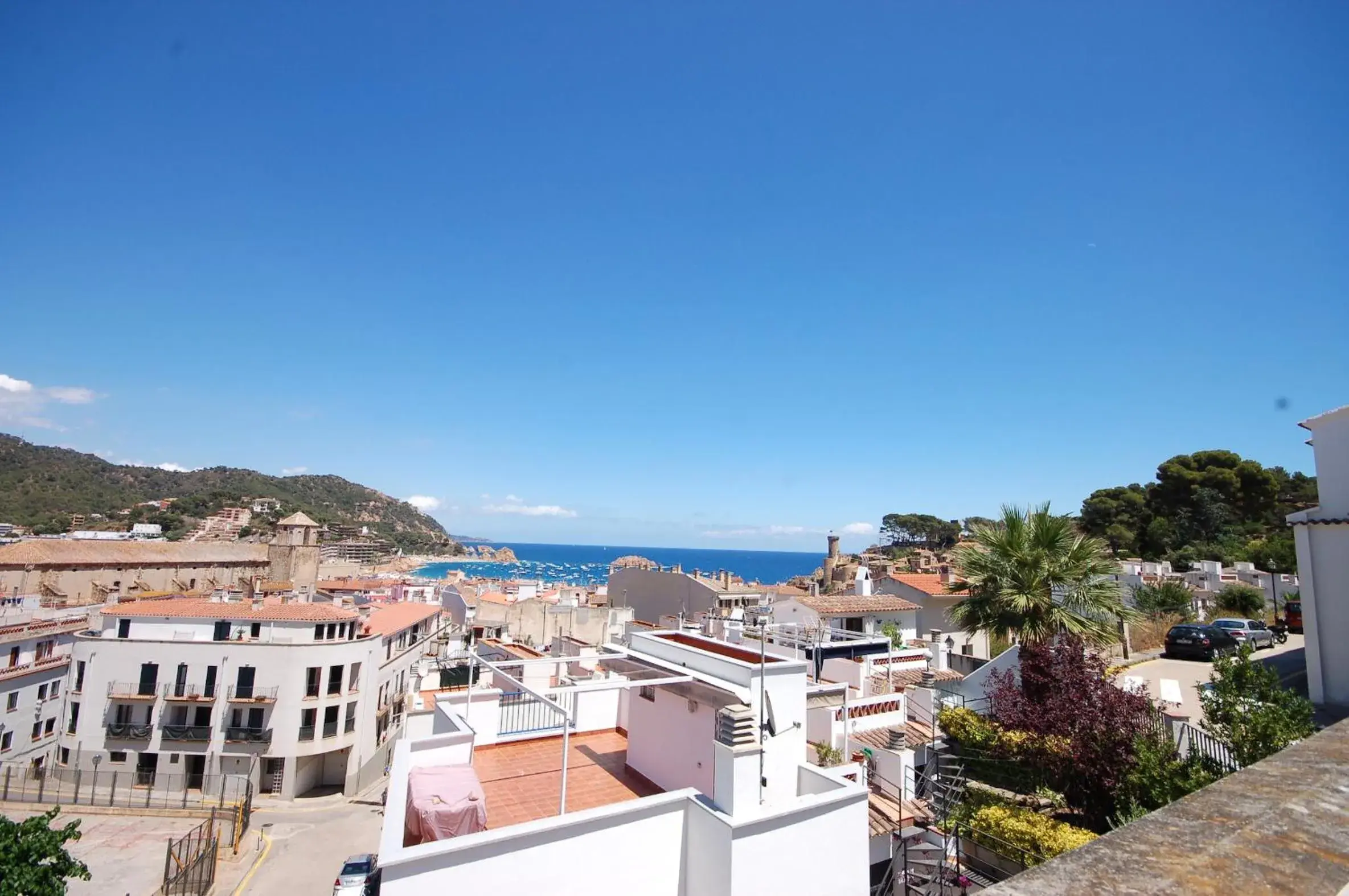Lets Holidays Big Terrace House and 2 Parking Lets Holidays Big Terrace House and 2 Parking