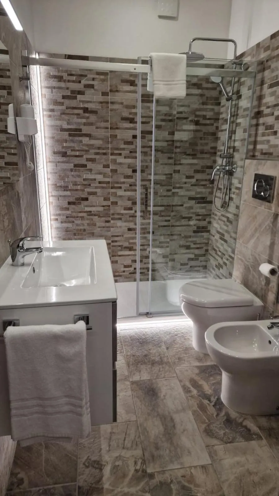 Shower in Hotel Milano