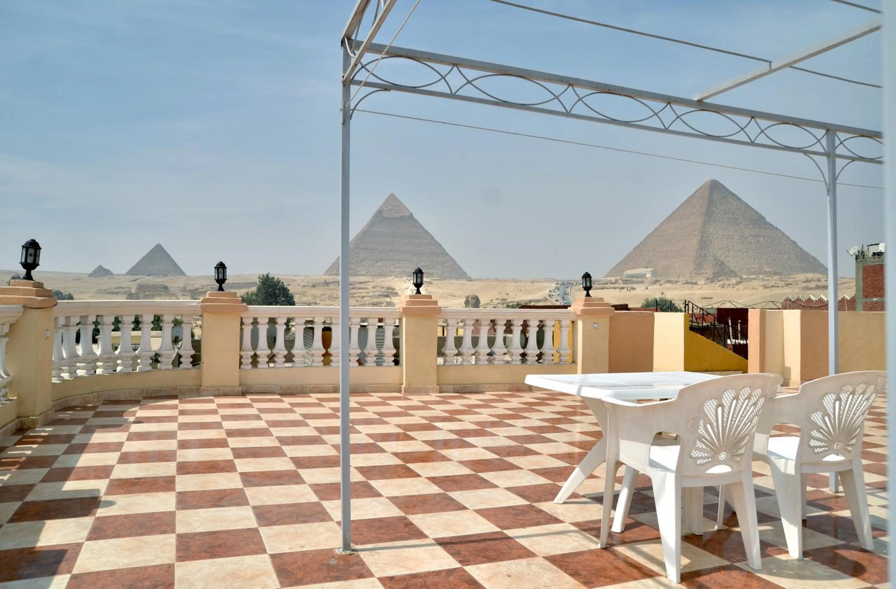 Royal Pyramids Inn