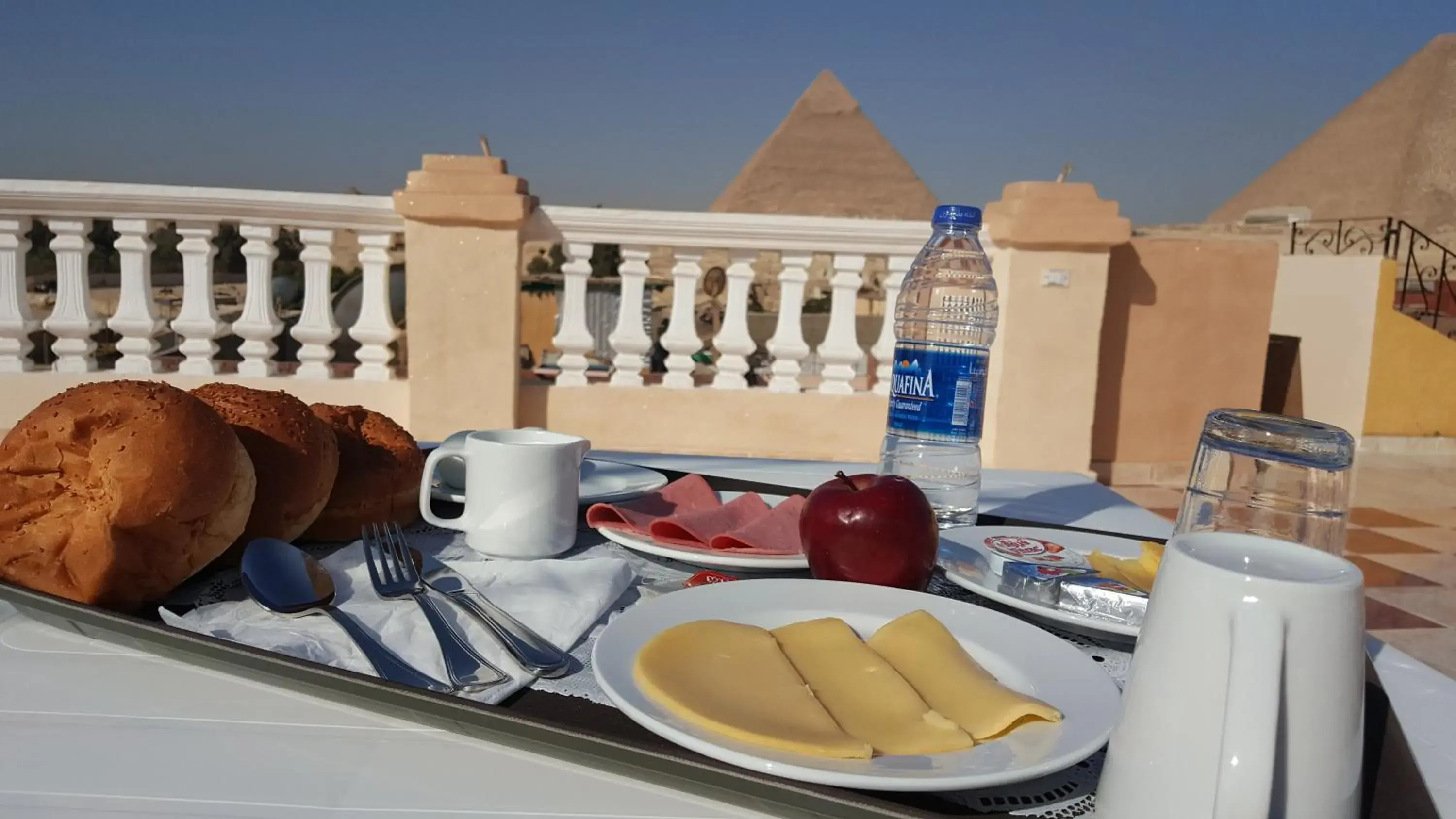 Breakfast in Royal Pyramids Inn Breakfast in Royal Pyramids Inn