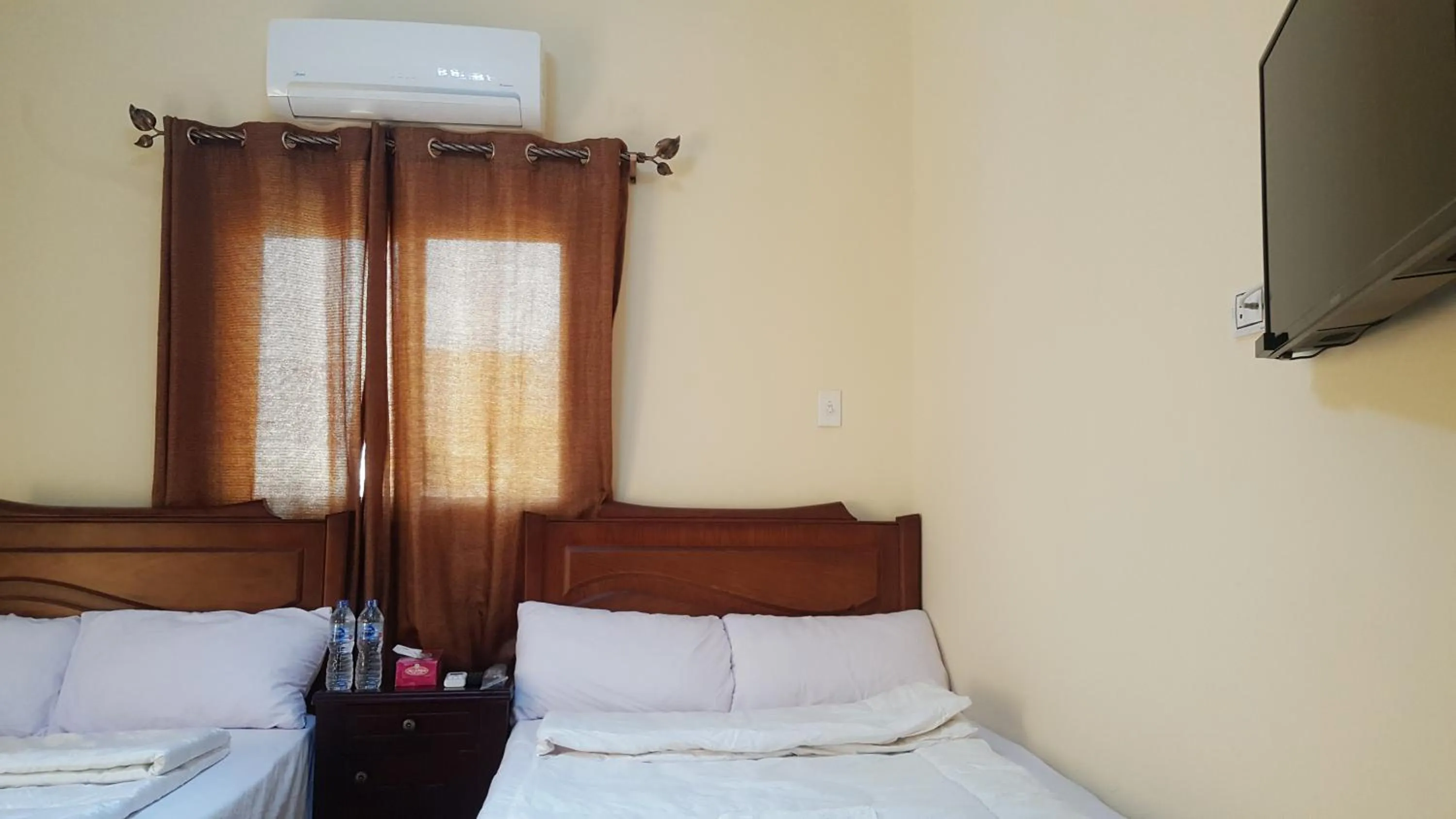 Bed in Royal Pyramids Inn