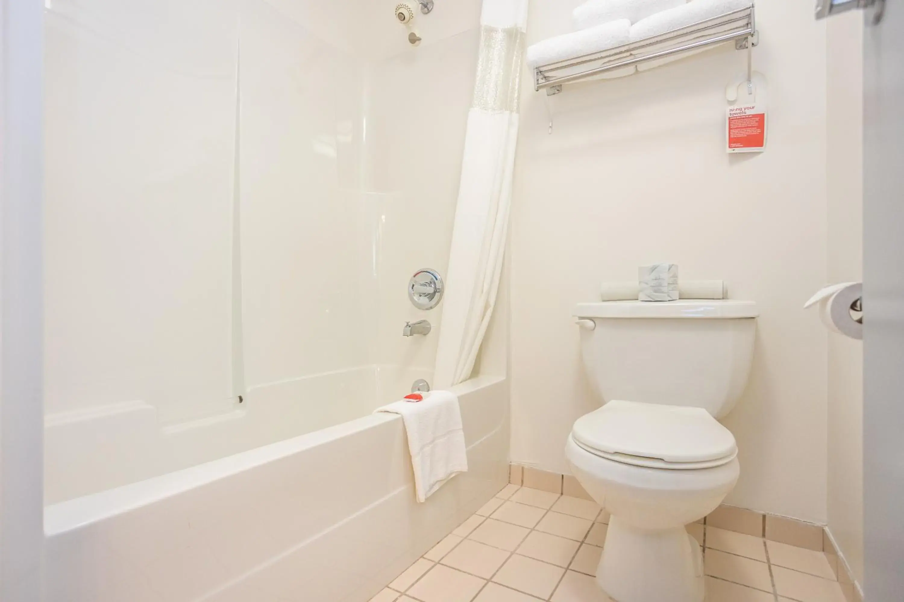 Business King Room in Ramada by Wyndham Surrey/Langley Business King Room in Ramada by Wyndham Surrey/Langley