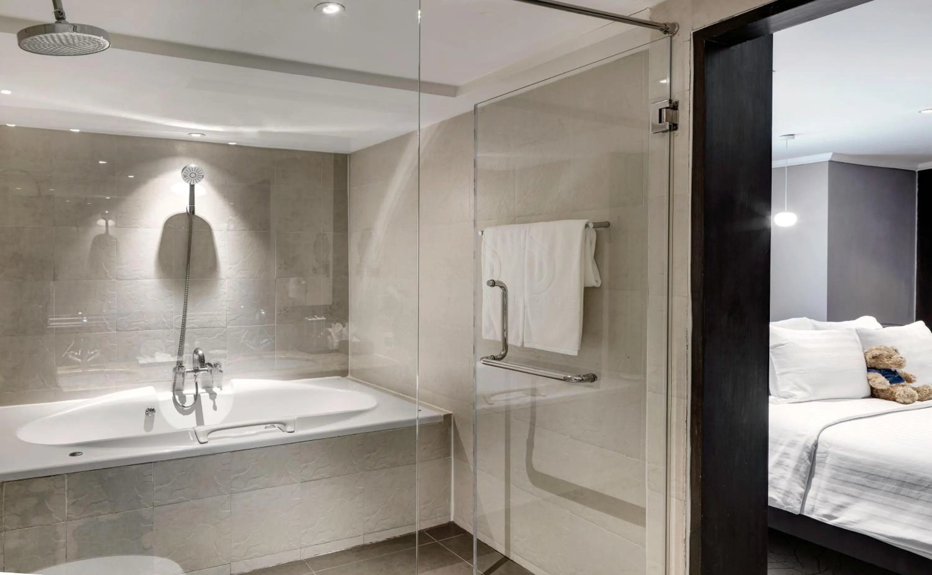 Bathroom, Bed in S15 Sukhumvit Hotel