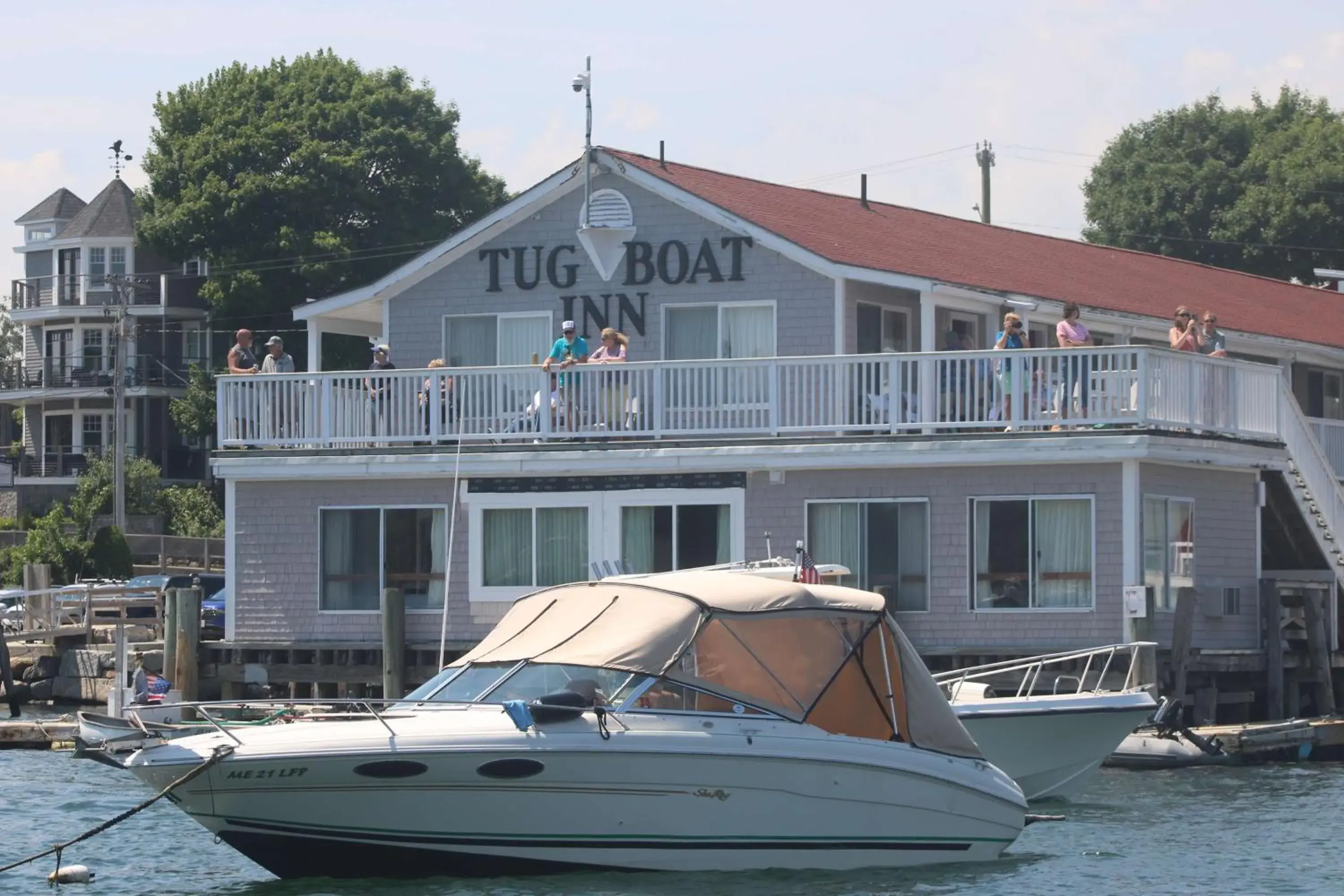 Property building in Tugboat Inn Property building in Tugboat Inn