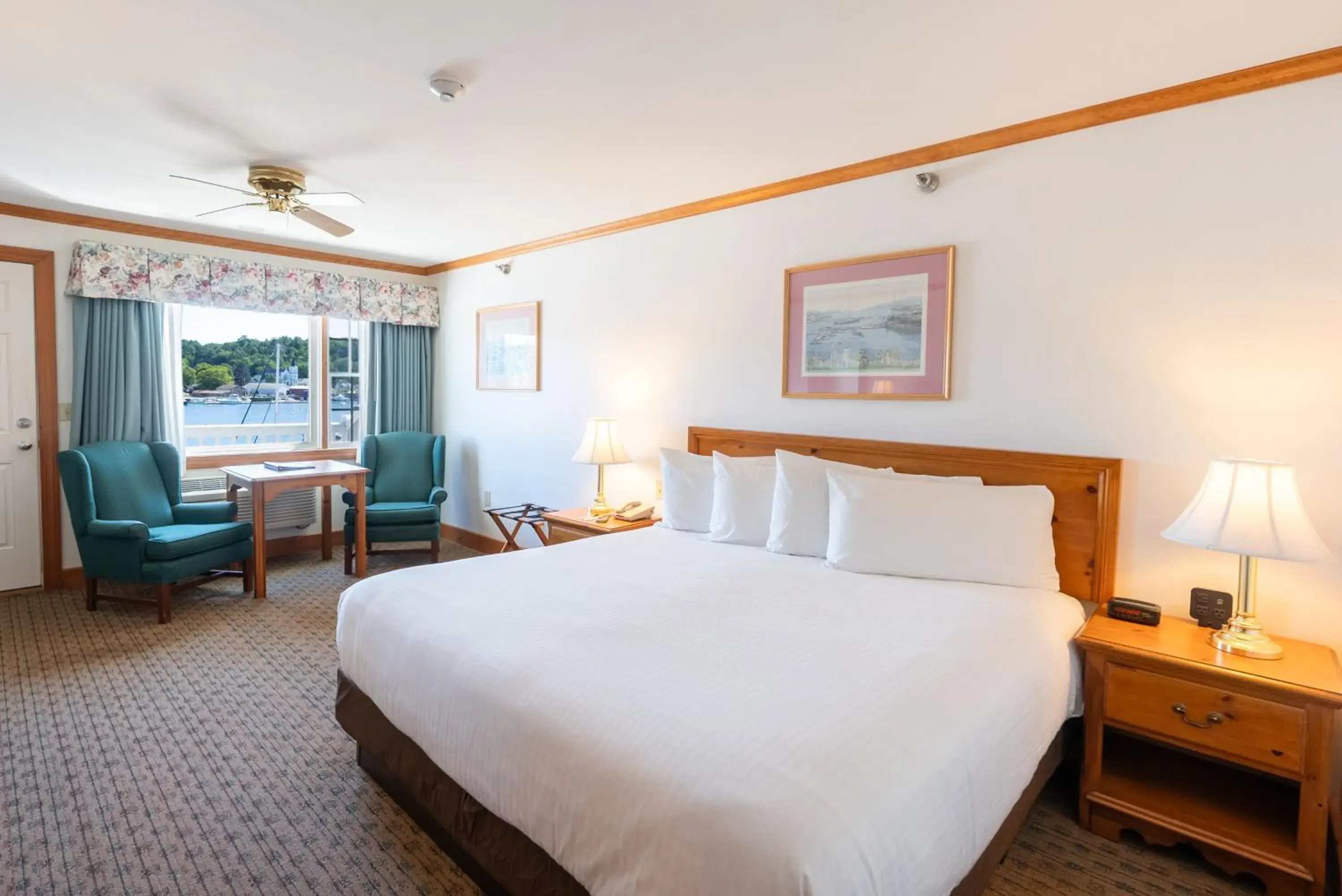 Bed in Tugboat Inn Bed in Tugboat Inn