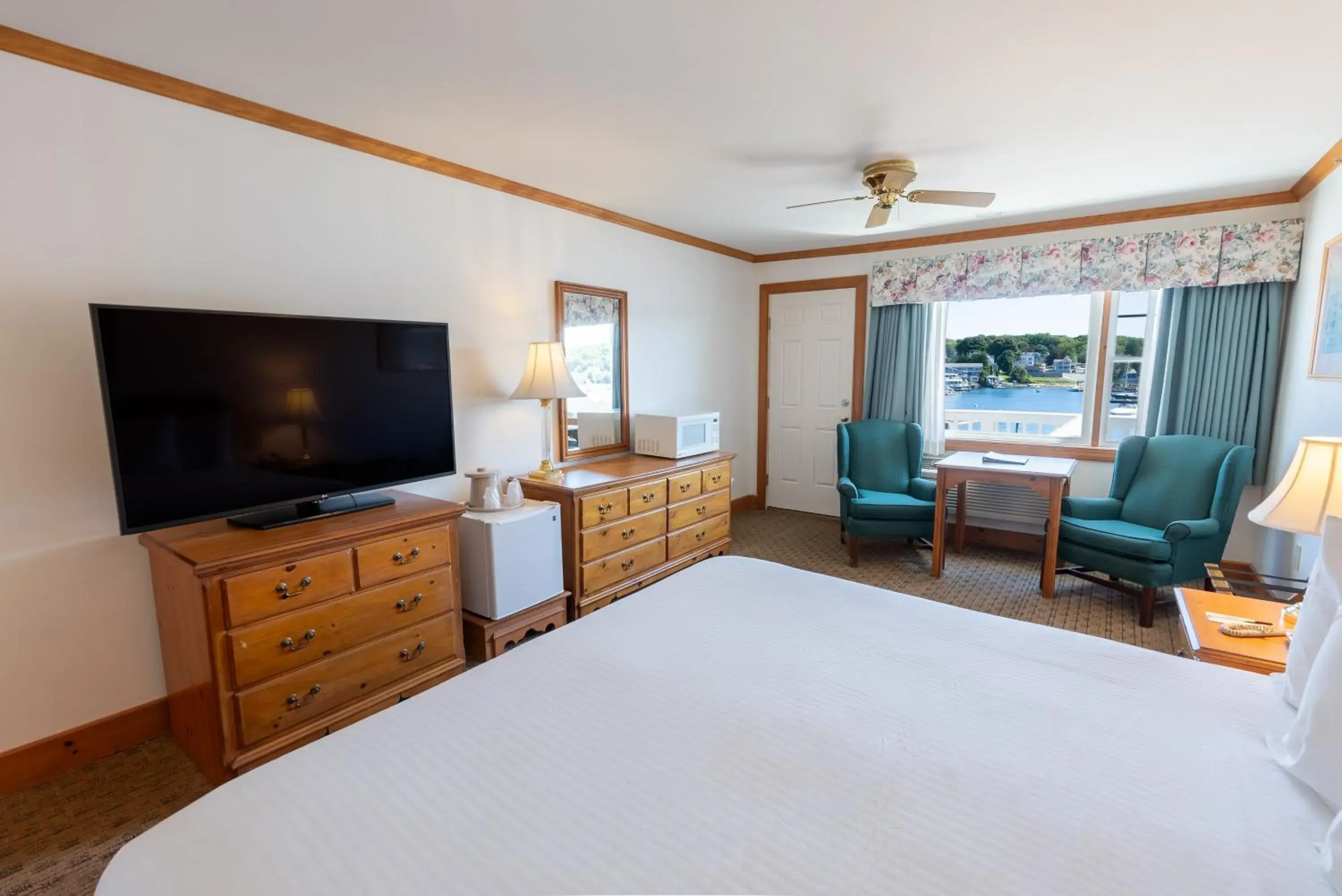 Bed in Tugboat Inn Bed in Tugboat Inn