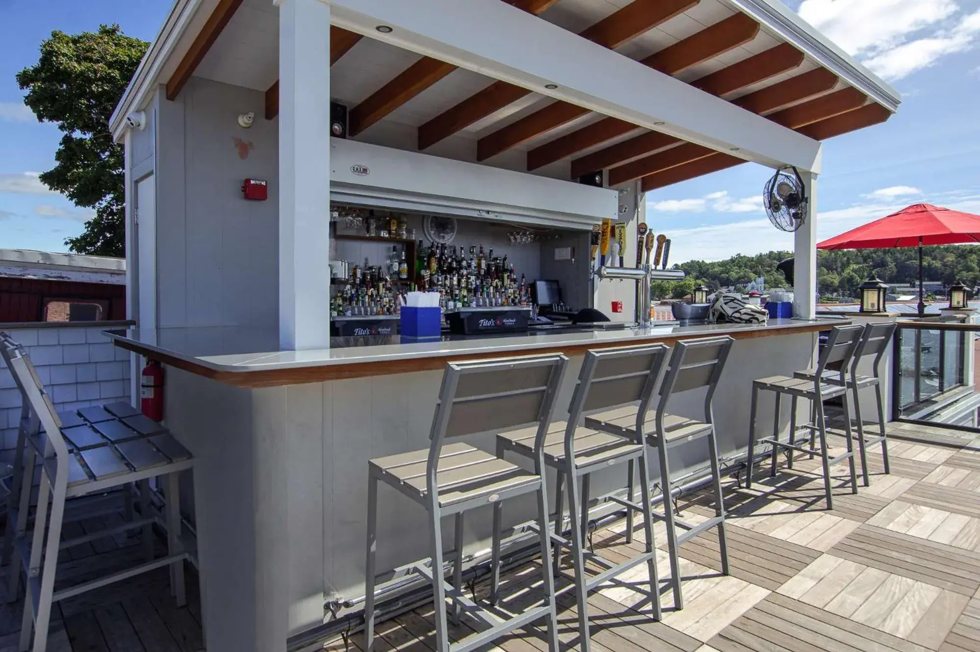 Lounge or bar in Tugboat Inn Lounge or bar in Tugboat Inn