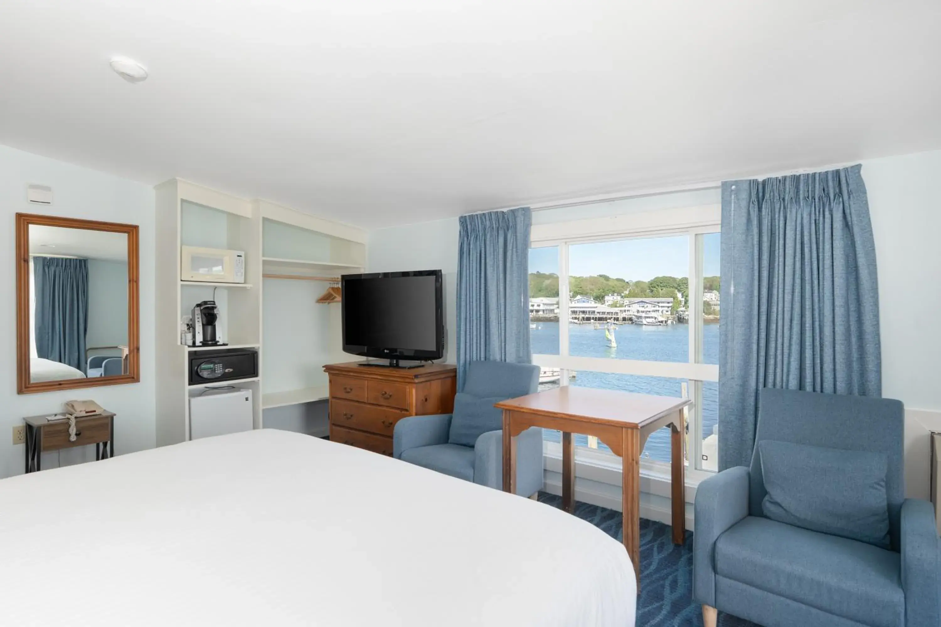 Bed in Tugboat Inn Bed in Tugboat Inn