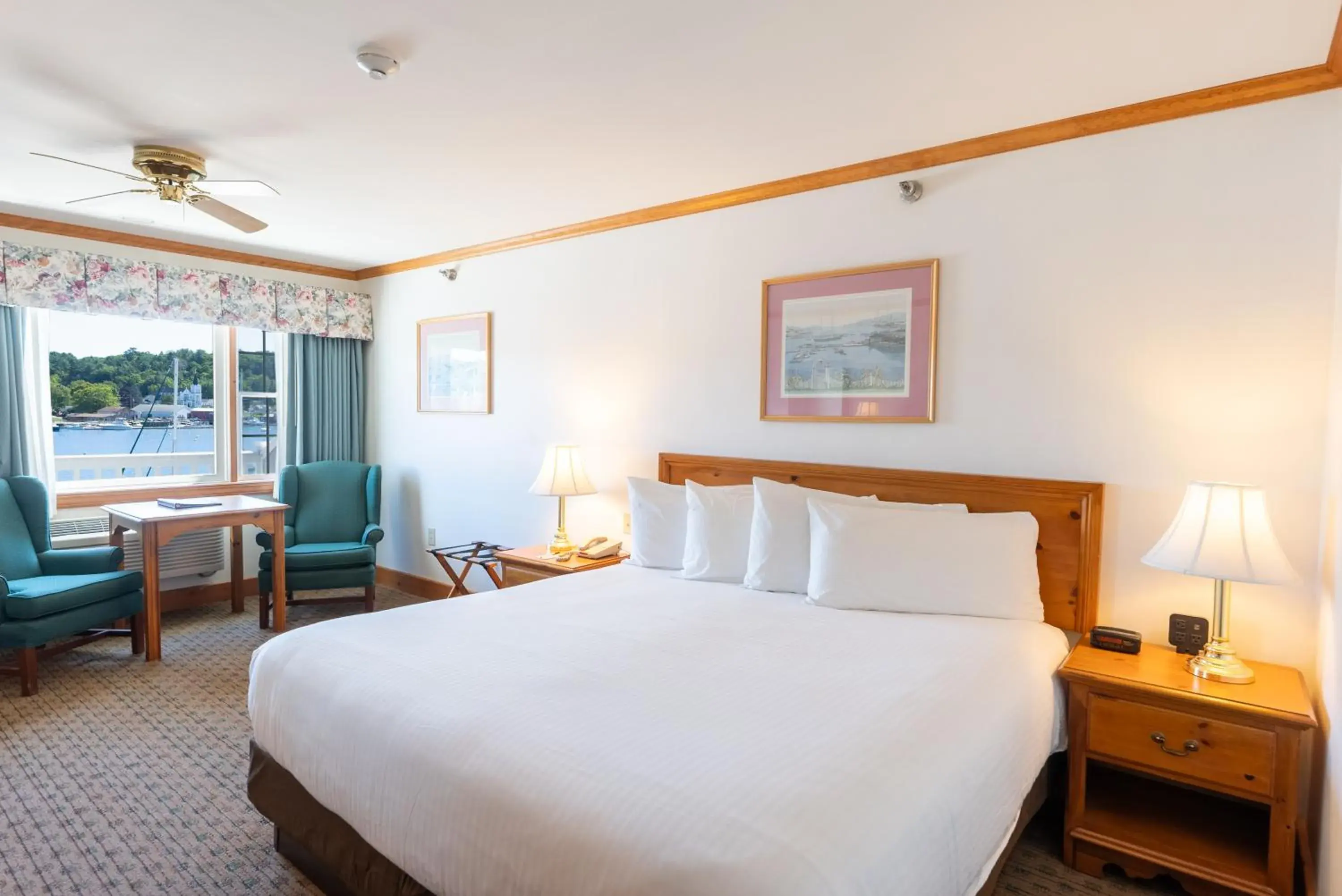 Bed in Tugboat Inn Bed in Tugboat Inn