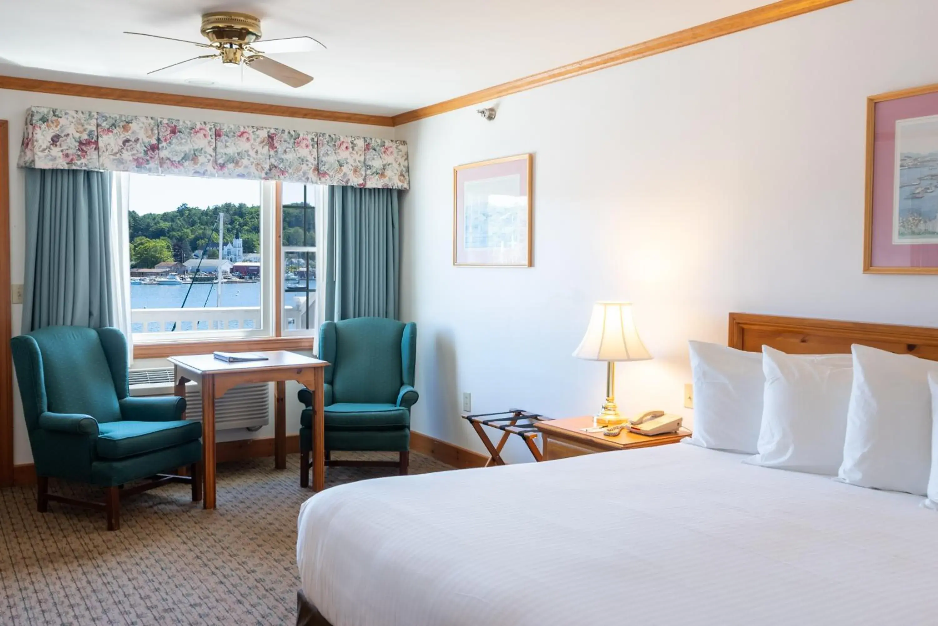 Bed in Tugboat Inn Bed in Tugboat Inn