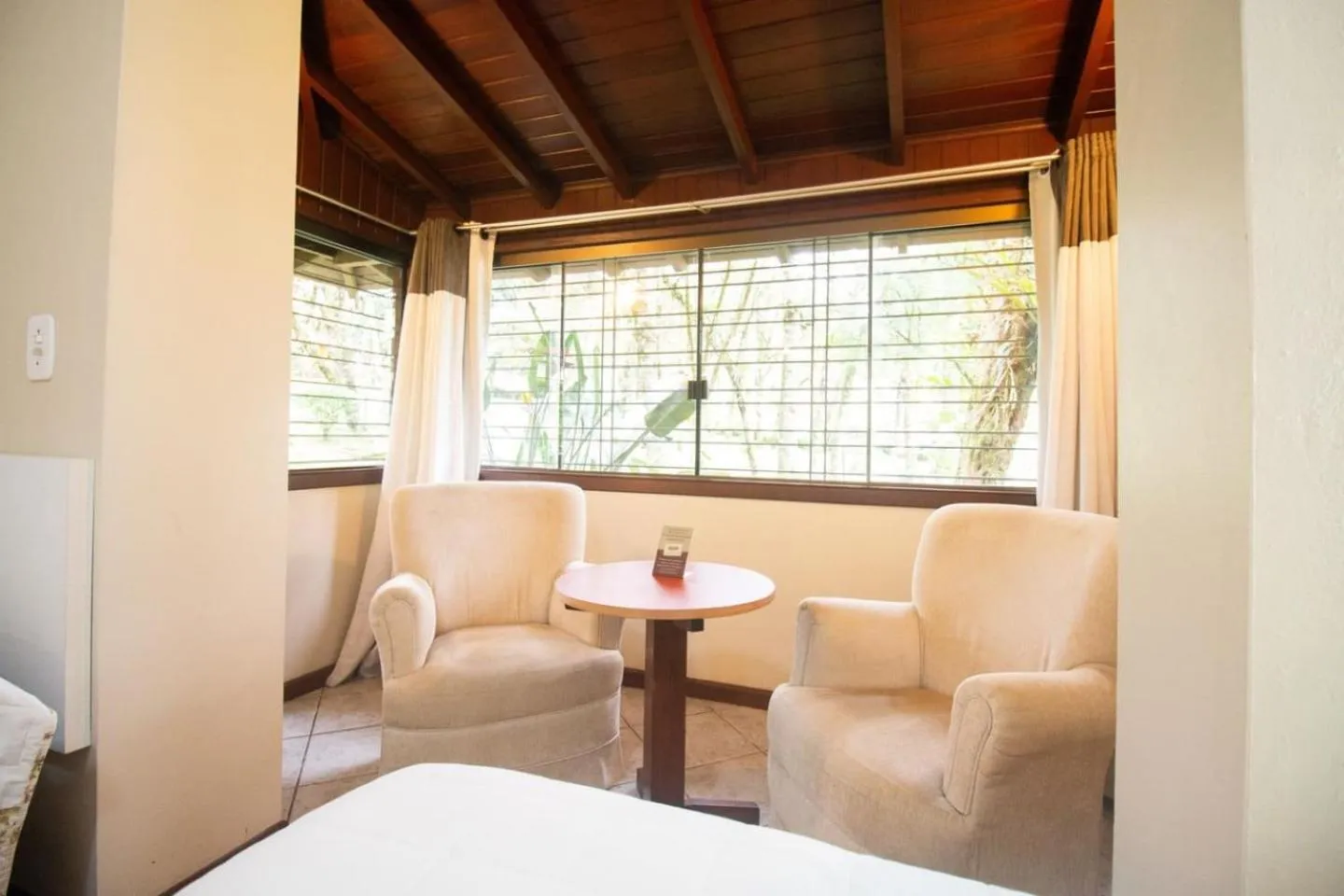 Living room, Bed in Hotel Pousada do Bosque