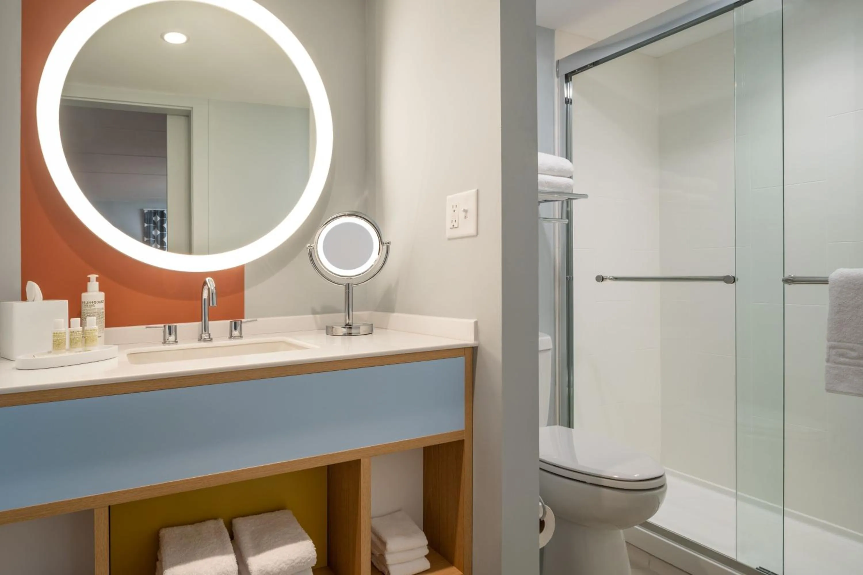 Bathroom in The Wayback, Pigeon Forge, A Tribute Portfolio Hotel