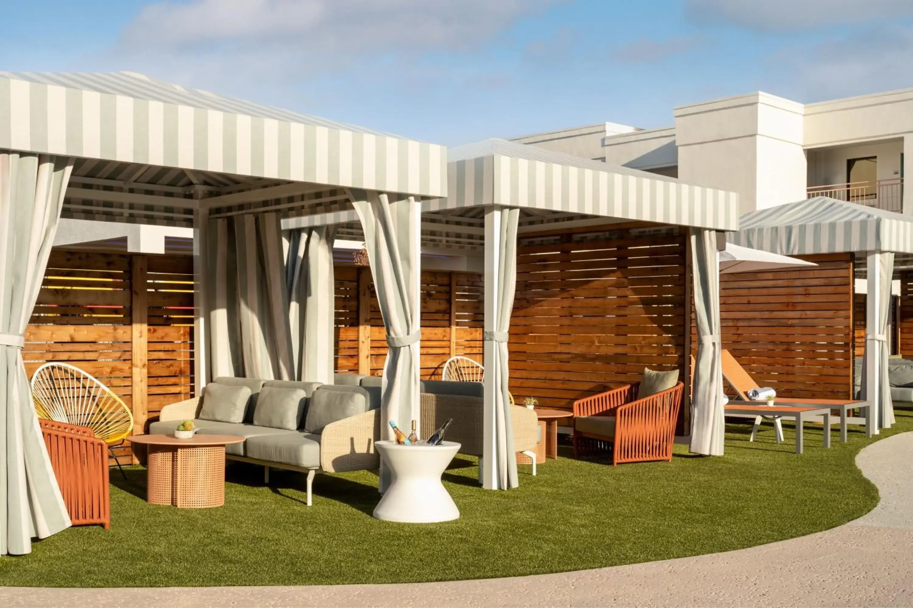 Lounge or bar in The Wayback, Pigeon Forge, A Tribute Portfolio Hotel Lounge or bar in The Wayback, Pigeon Forge, A Tribute Portfolio Hotel