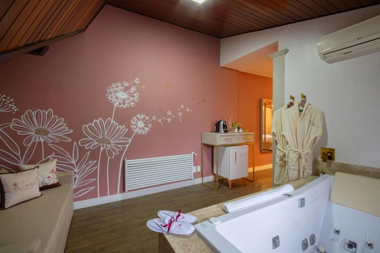 Hot Tub in Blumen Hotel Boutique