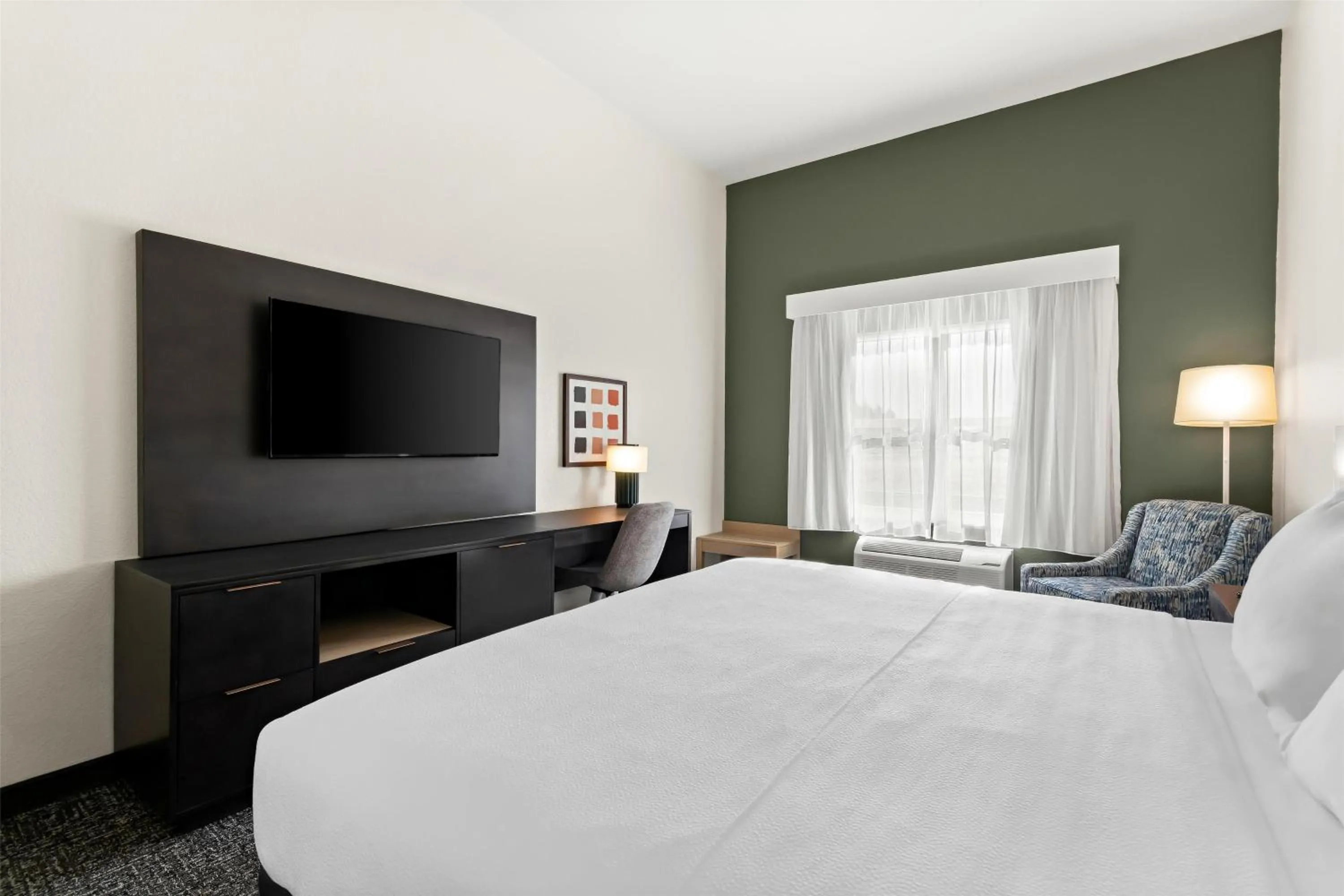 Bedroom, Bed in Spark by Hilton Panama City Beach