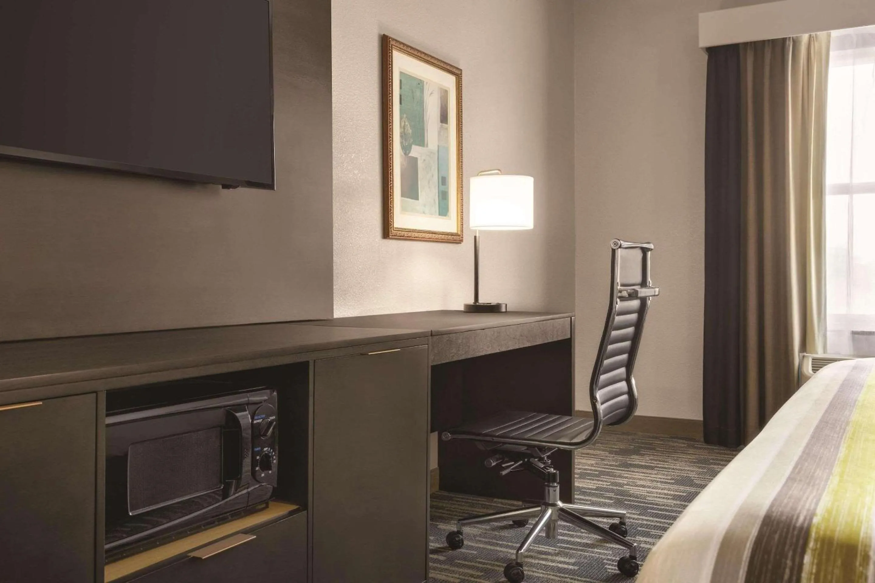 Bedroom, Bed in Country Inn & Suites by Radisson, Panama City Beach, FL