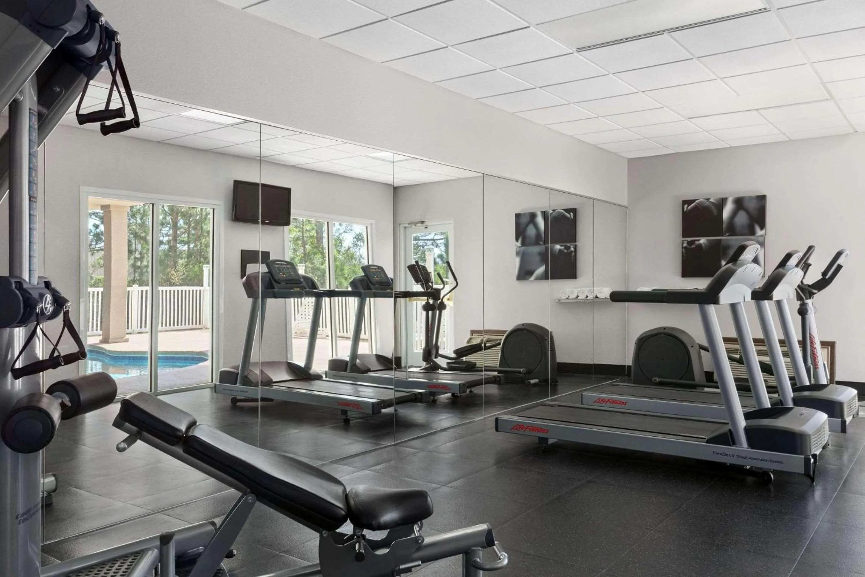 Fitness centre/facilities in Country Inn & Suites by Radisson, Panama City Beach, FL