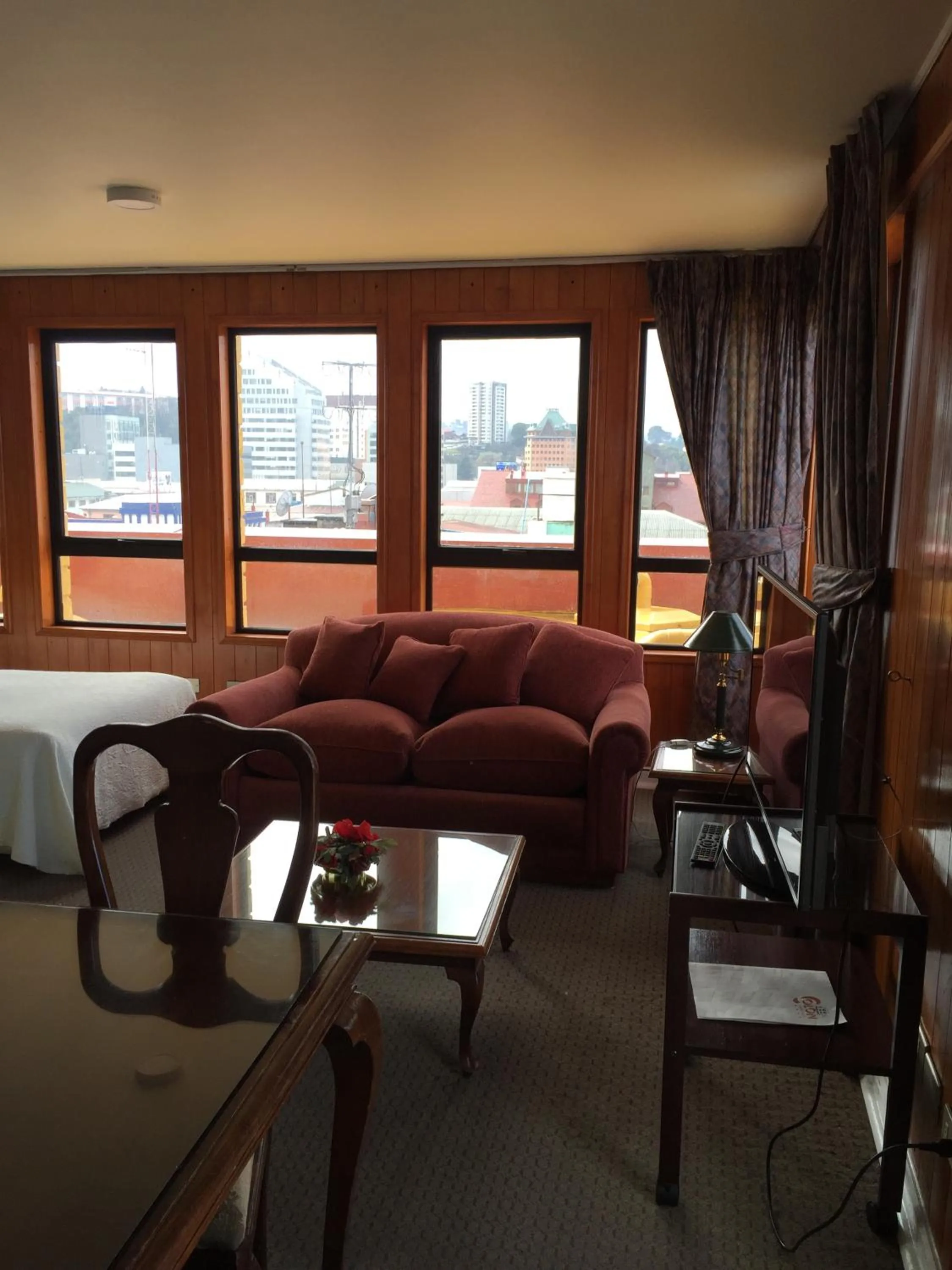 Seating area in Hotel Apart Colón