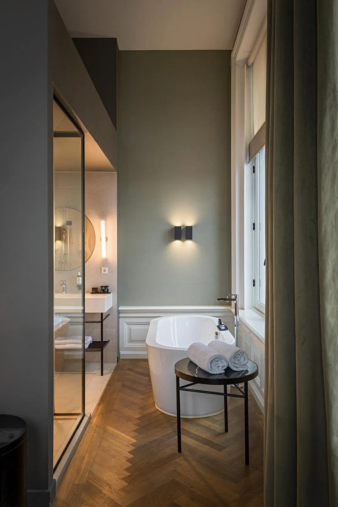 Bathroom, Bed in Pestana Amsterdam Riverside