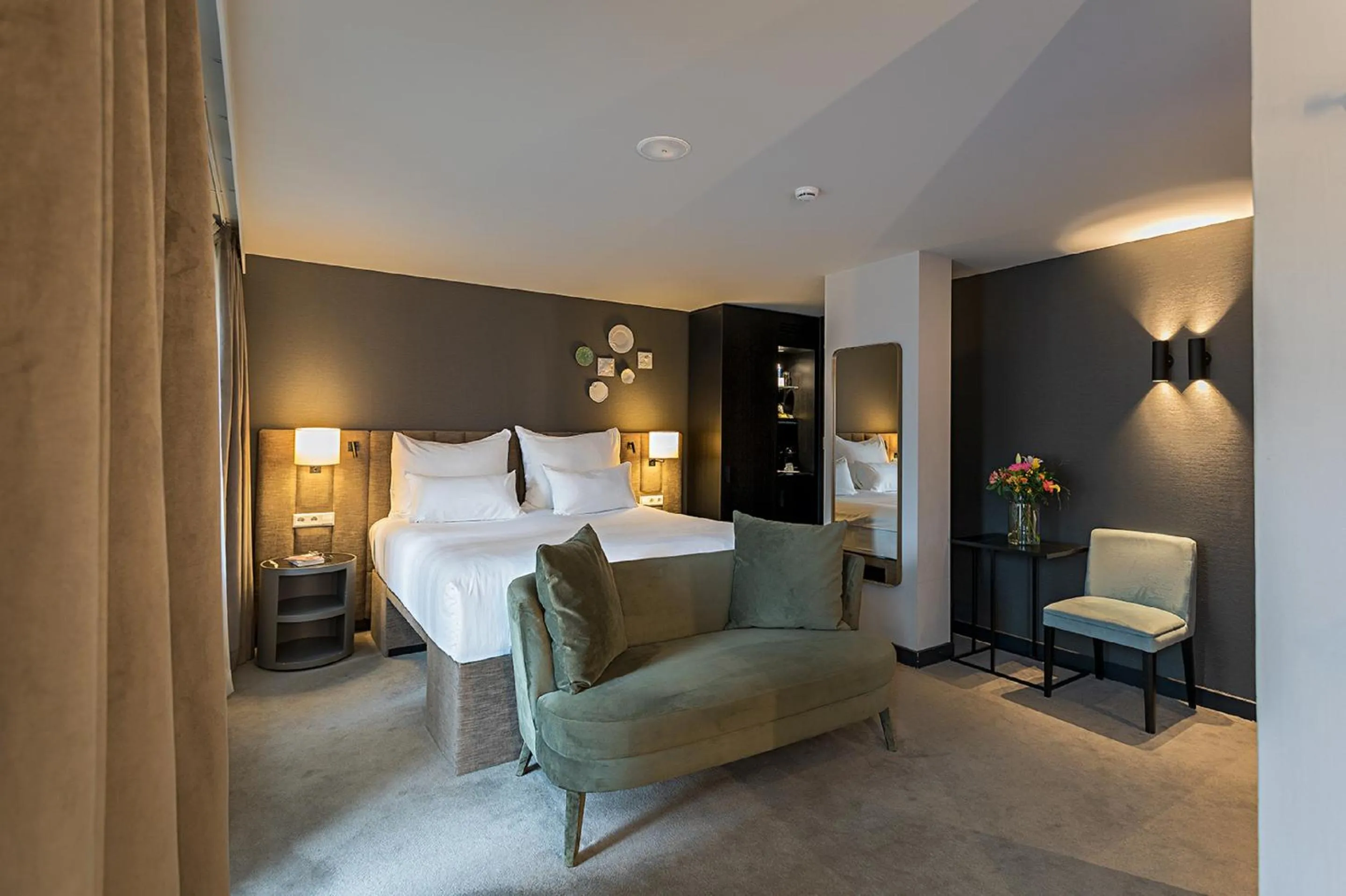 Deluxe Double Room with Parking Included in Pestana Amsterdam Riverside