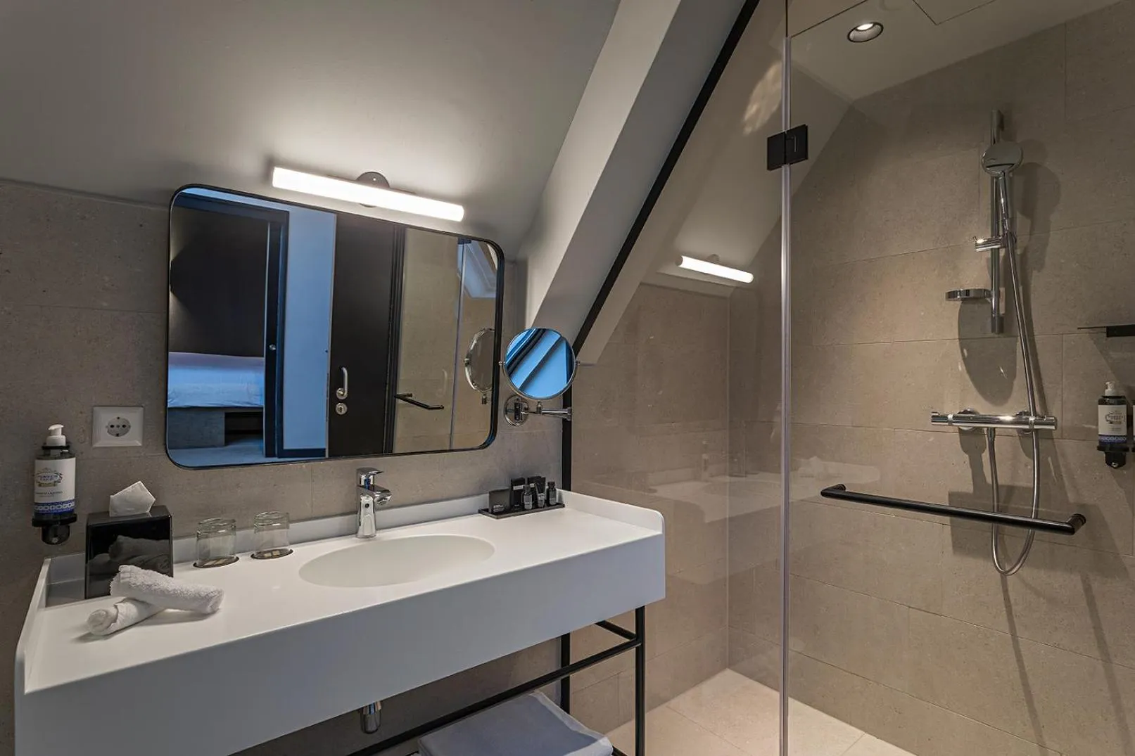 Shower in Pestana Amsterdam Riverside