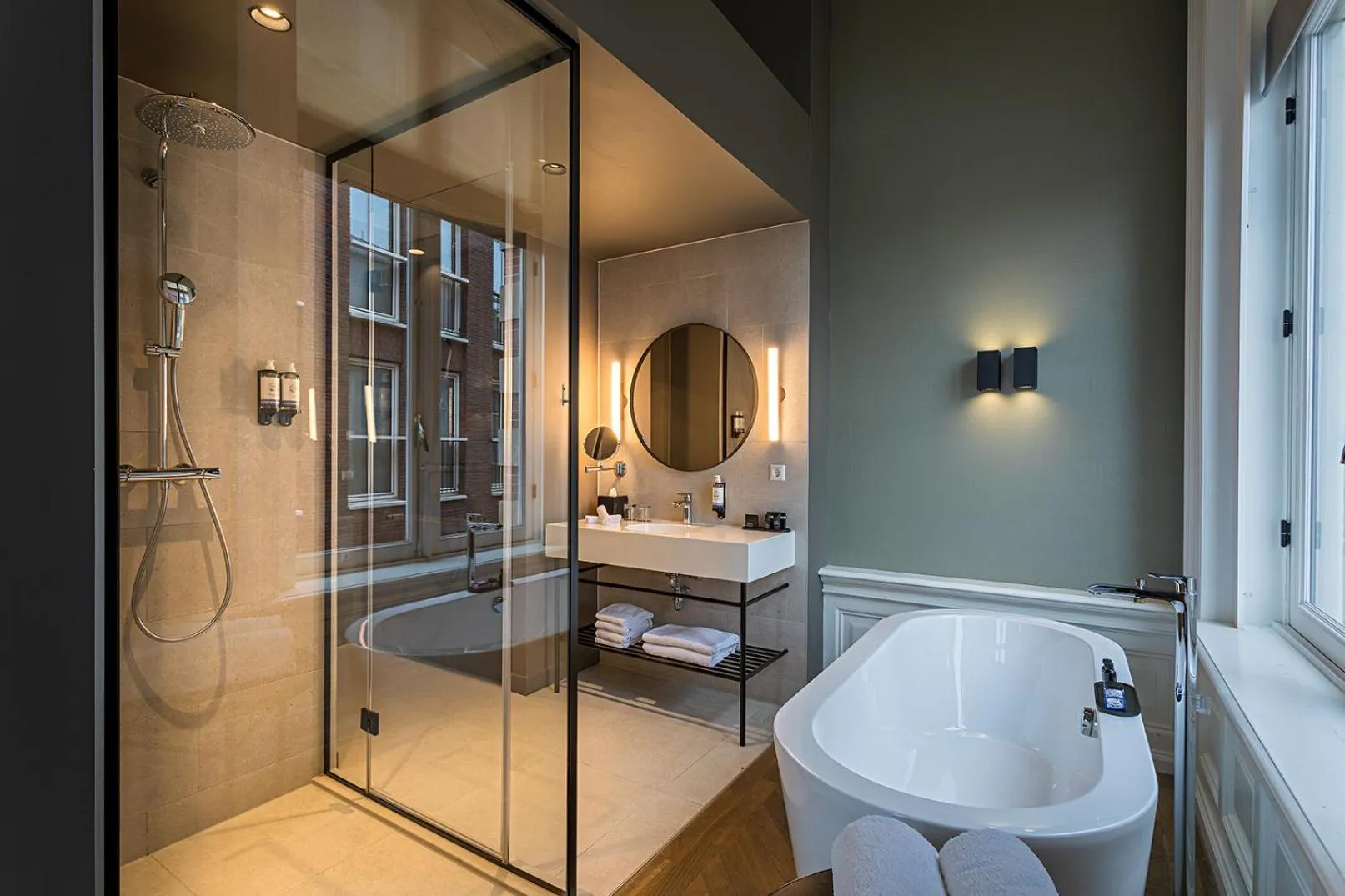 Shower in Pestana Amsterdam Riverside