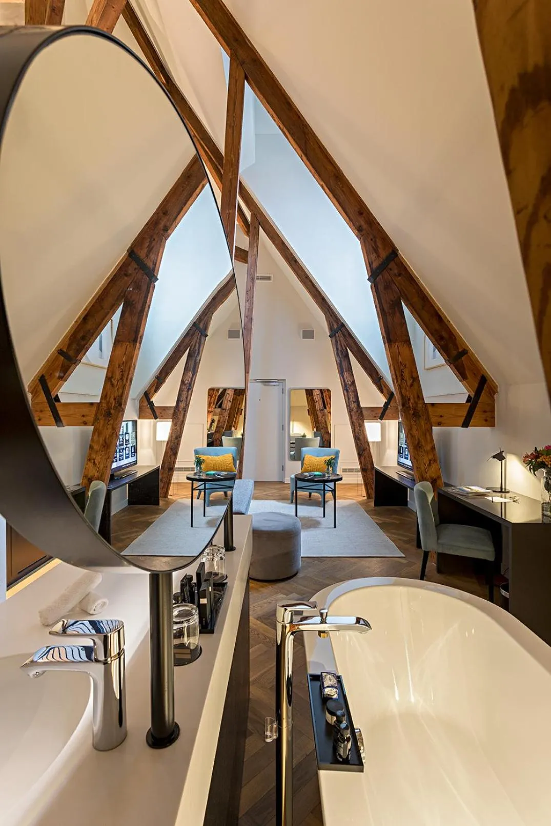 Photo of the whole room in Pestana Amsterdam Riverside