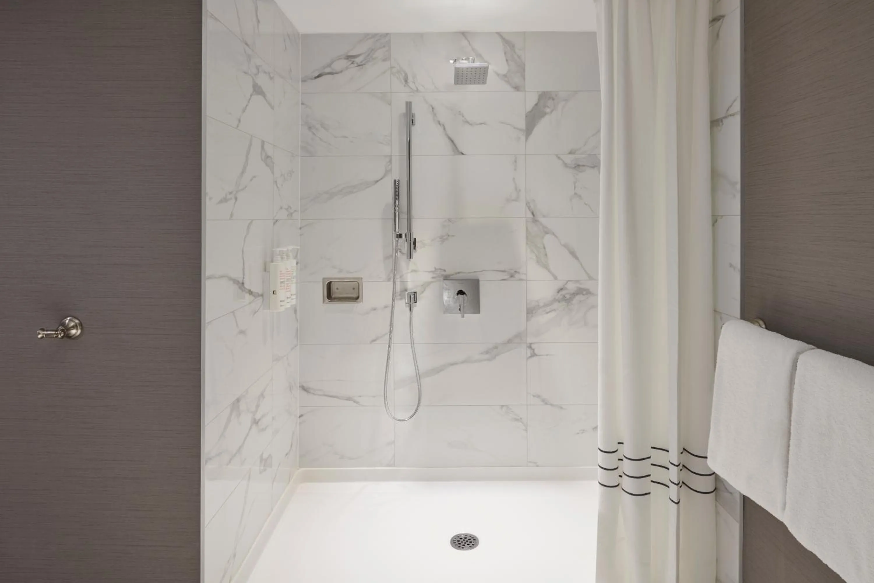 Shower in Kingston Marriott Hotel