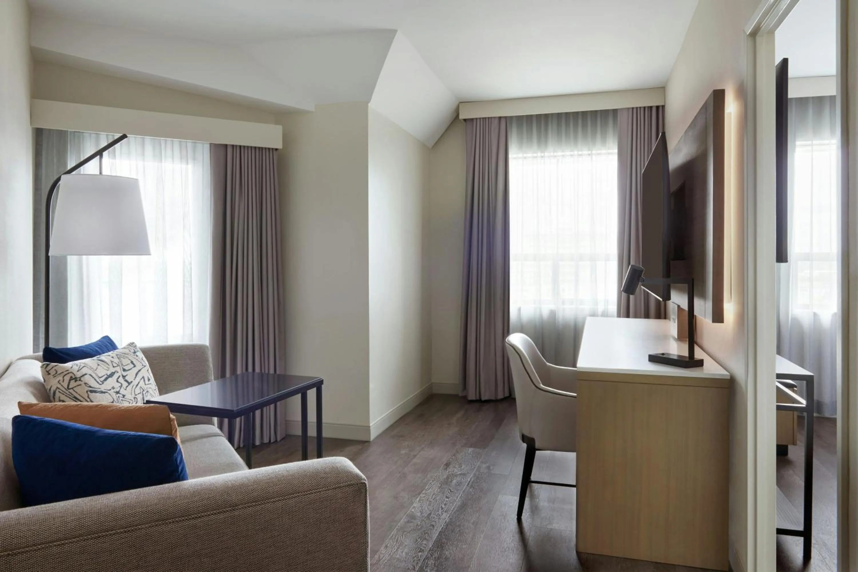 Living room in Kingston Market Square Hotel