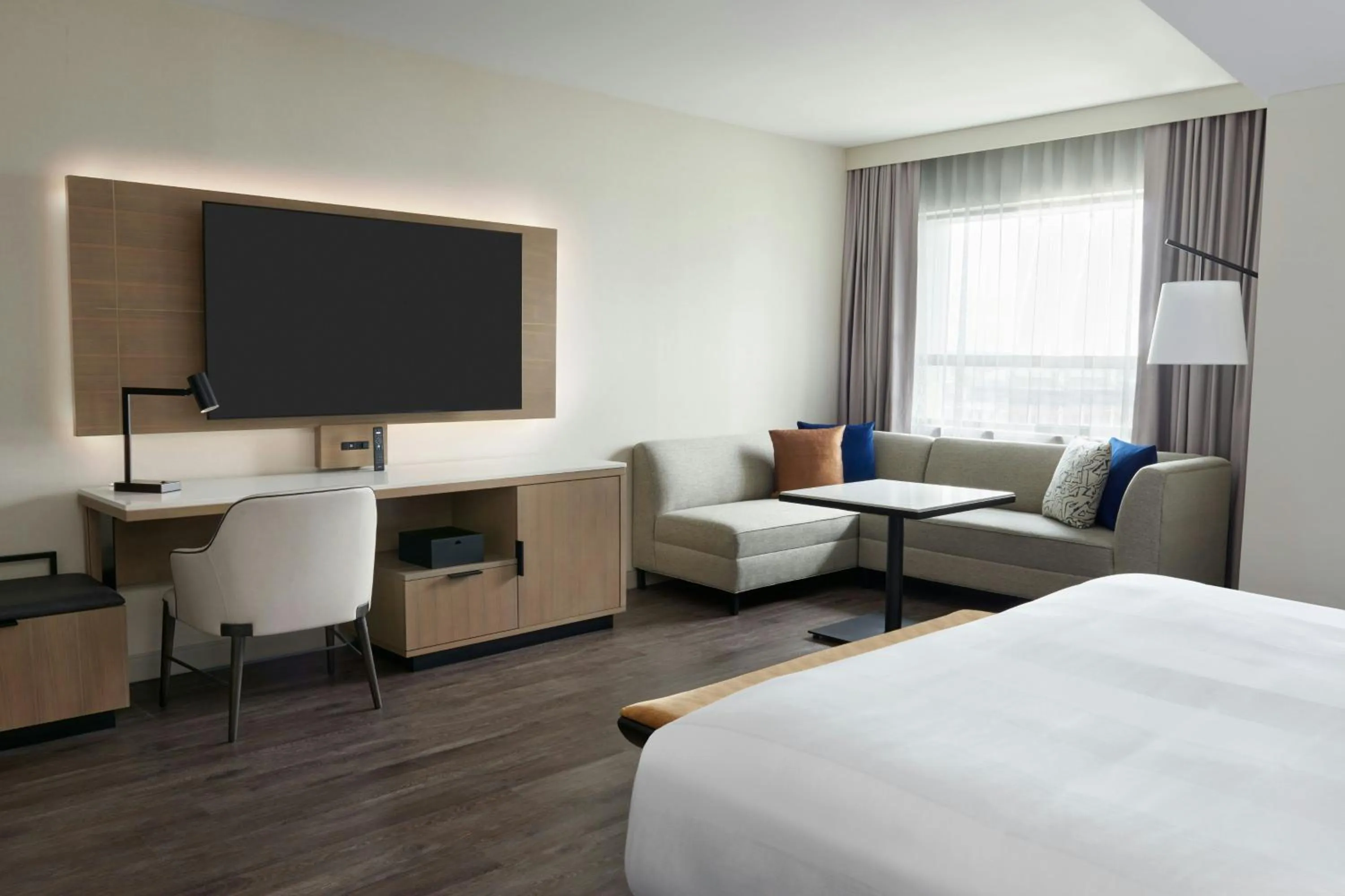 Photo of the whole room, Bed in Kingston Market Square Hotel