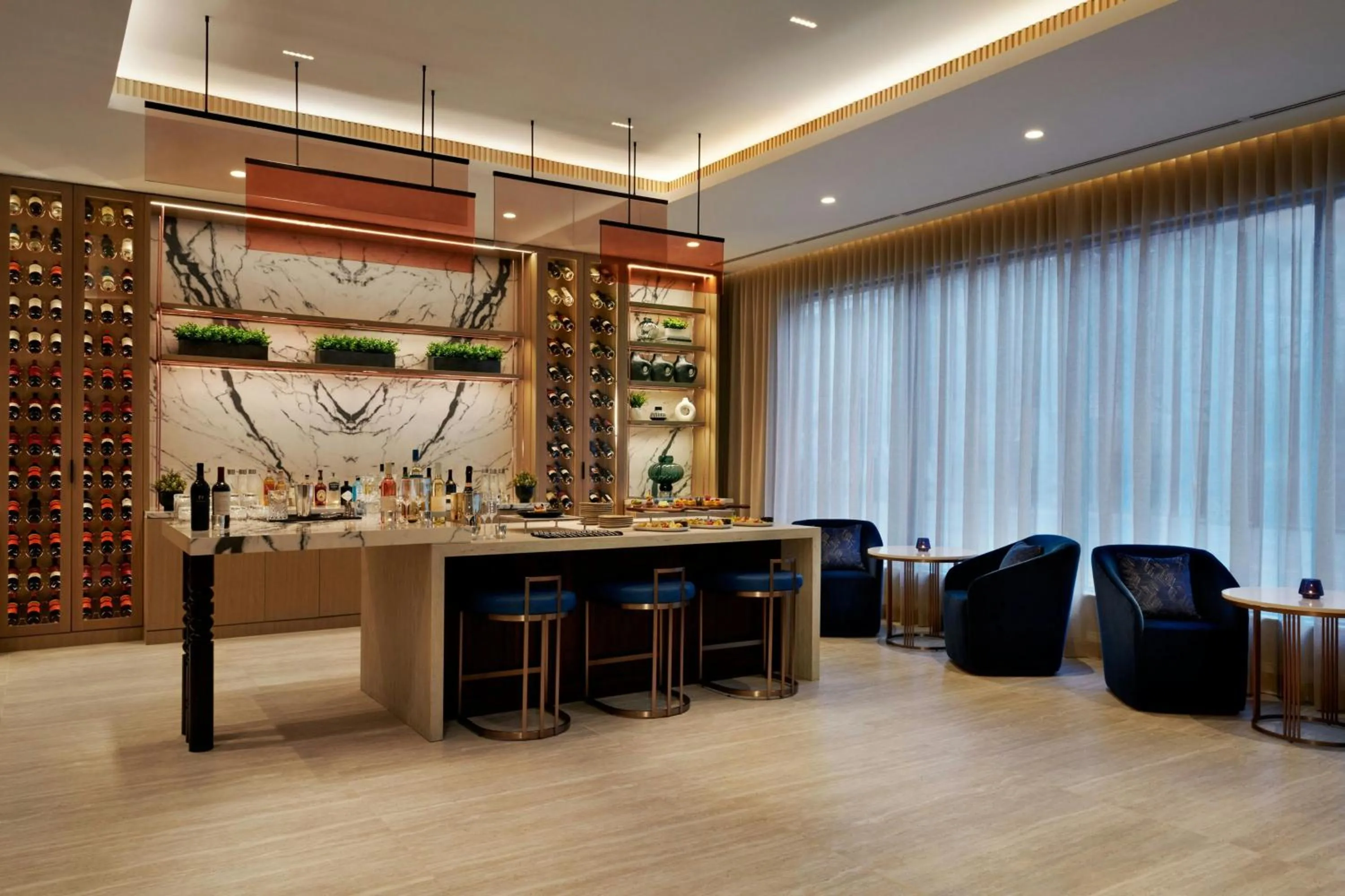 Restaurant/places to eat in Kingston Market Square Hotel