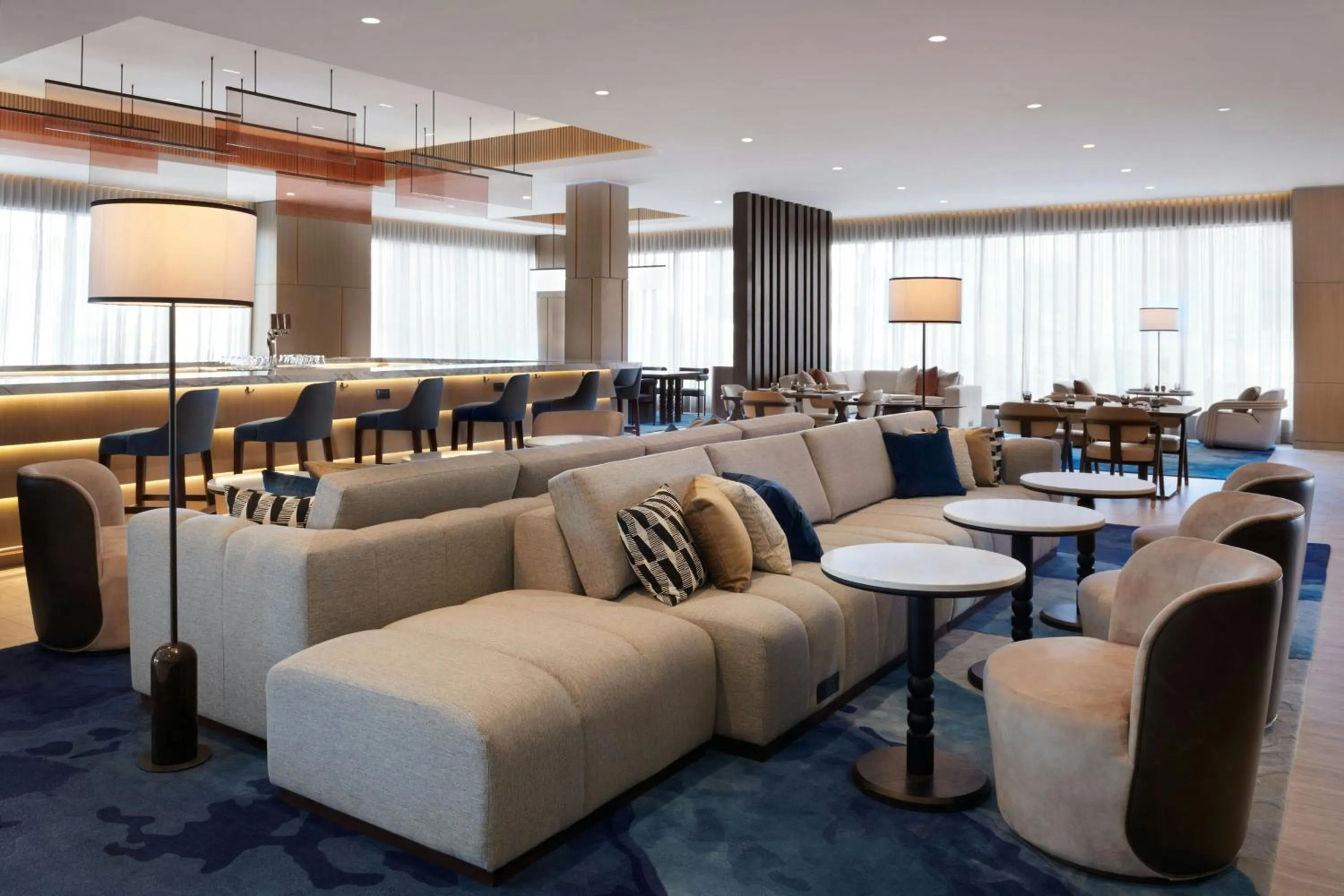 Restaurant/places to eat in Kingston Market Square Hotel