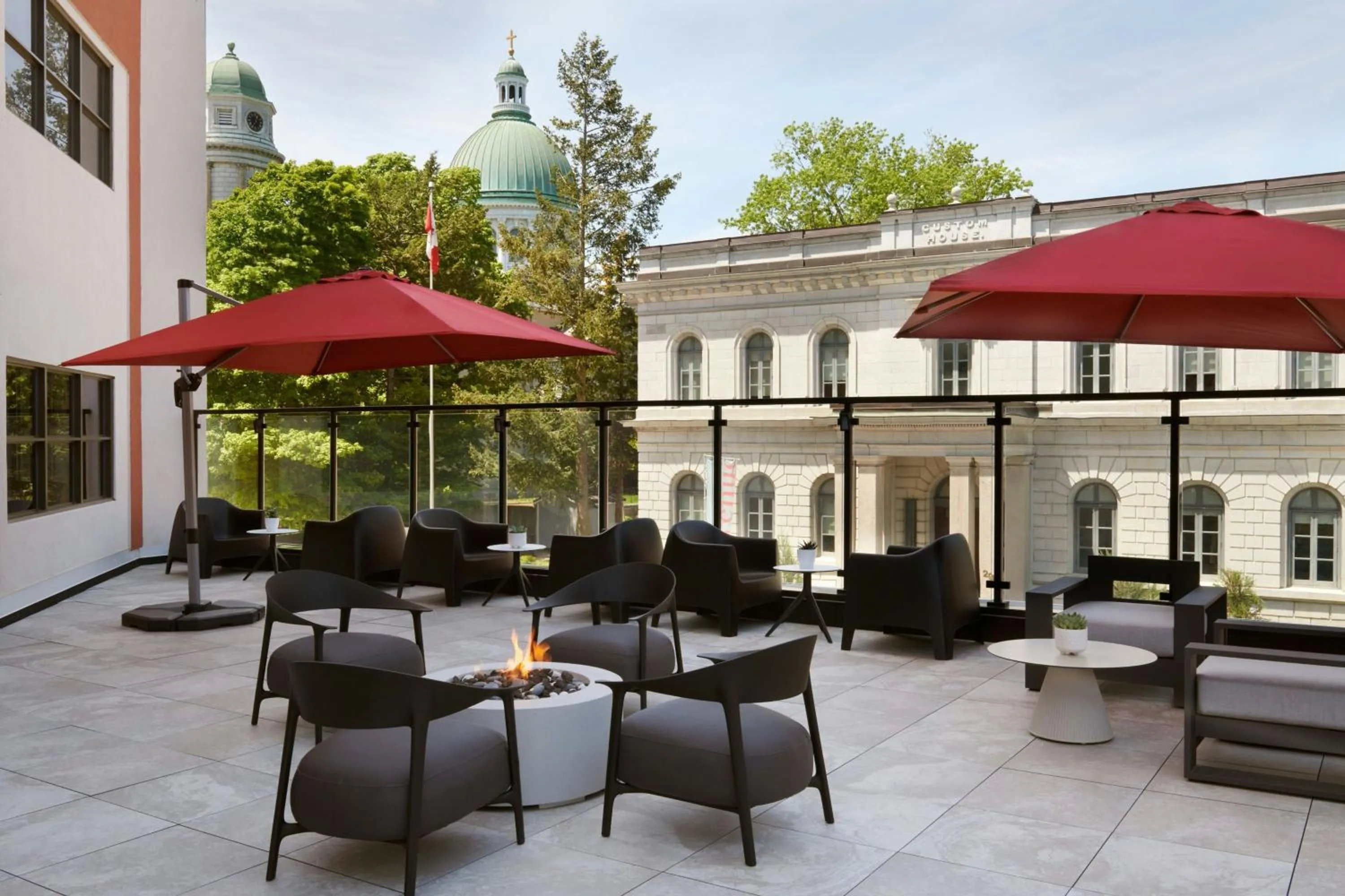 Lounge or bar in Kingston Marriott Hotel