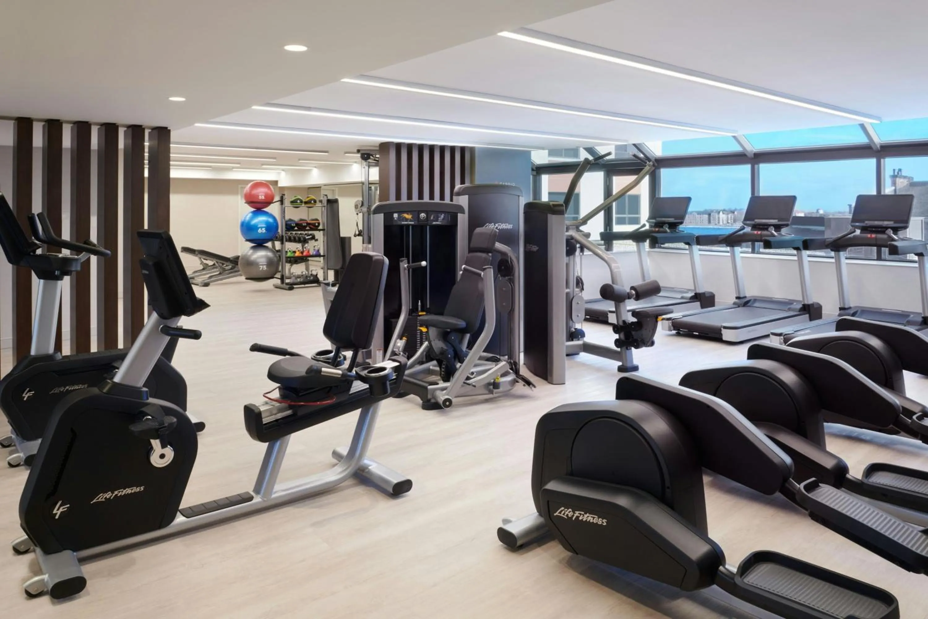 Fitness centre/facilities in Kingston Market Square Hotel