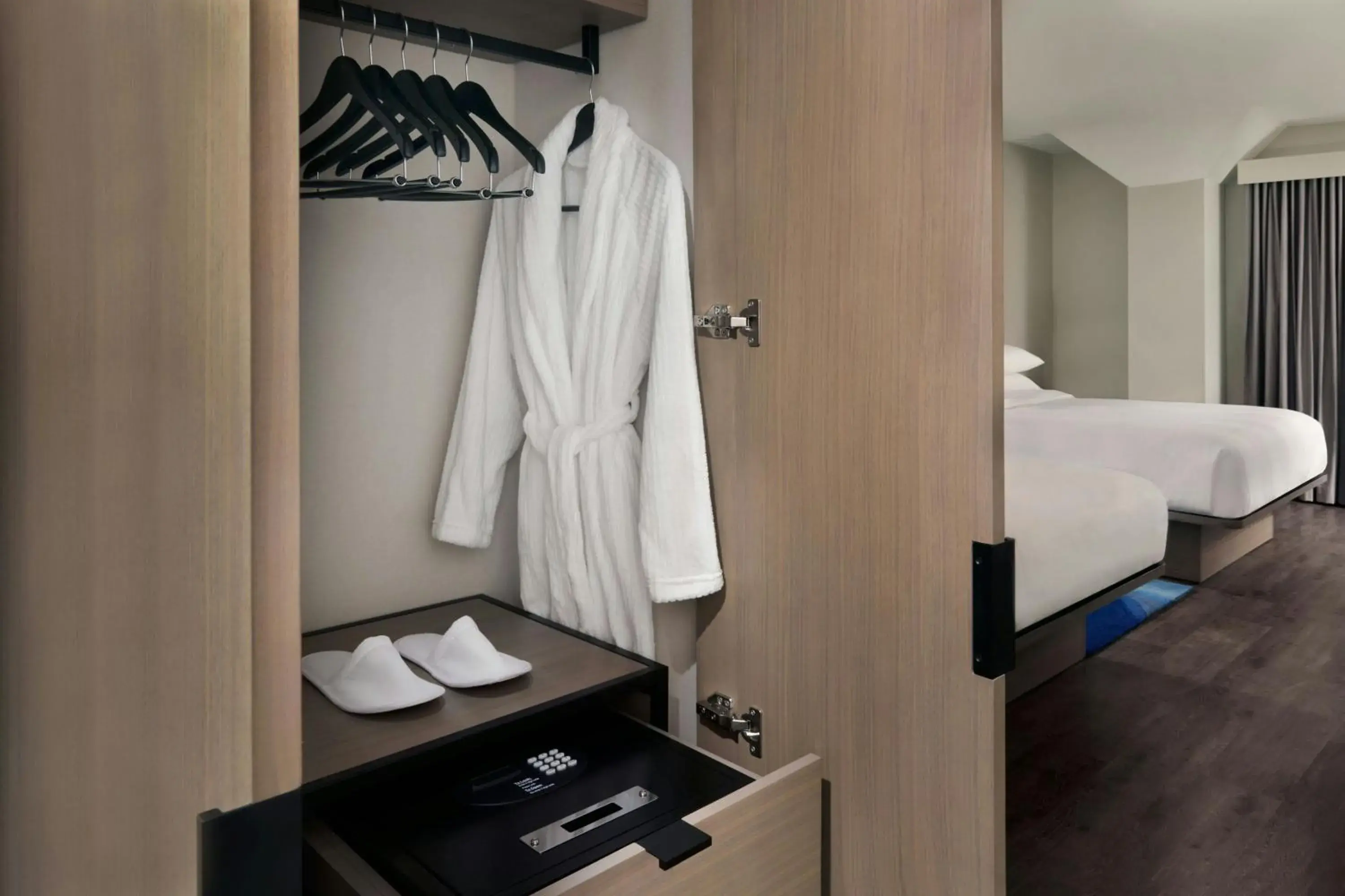 Photo of the whole room, Bed in Kingston Market Square Hotel Photo of the whole room, Bed in Kingston Market Square Hotel