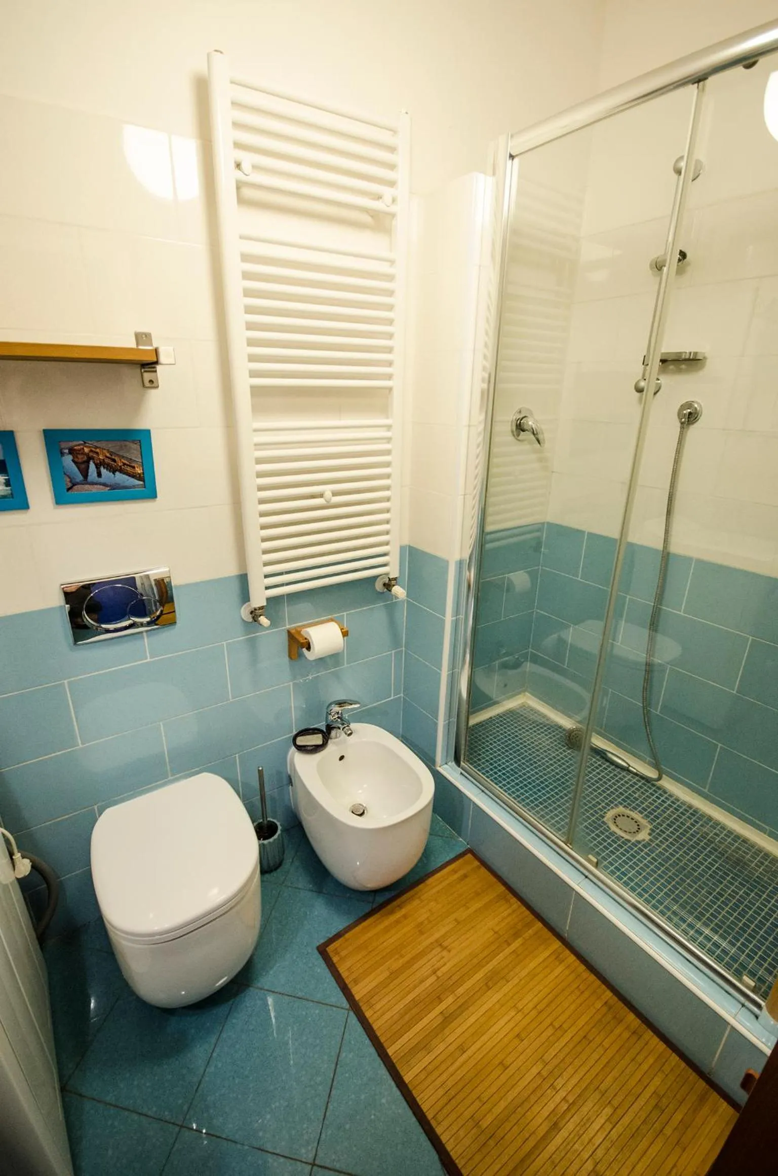 Shower in Minzoni Apartment
