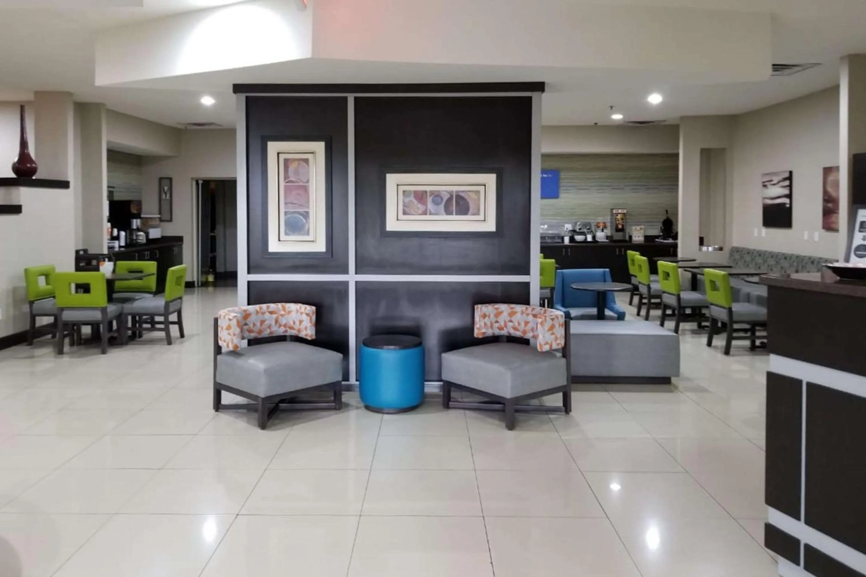 Lobby or reception in SureStay Plus by Best Western Corydon