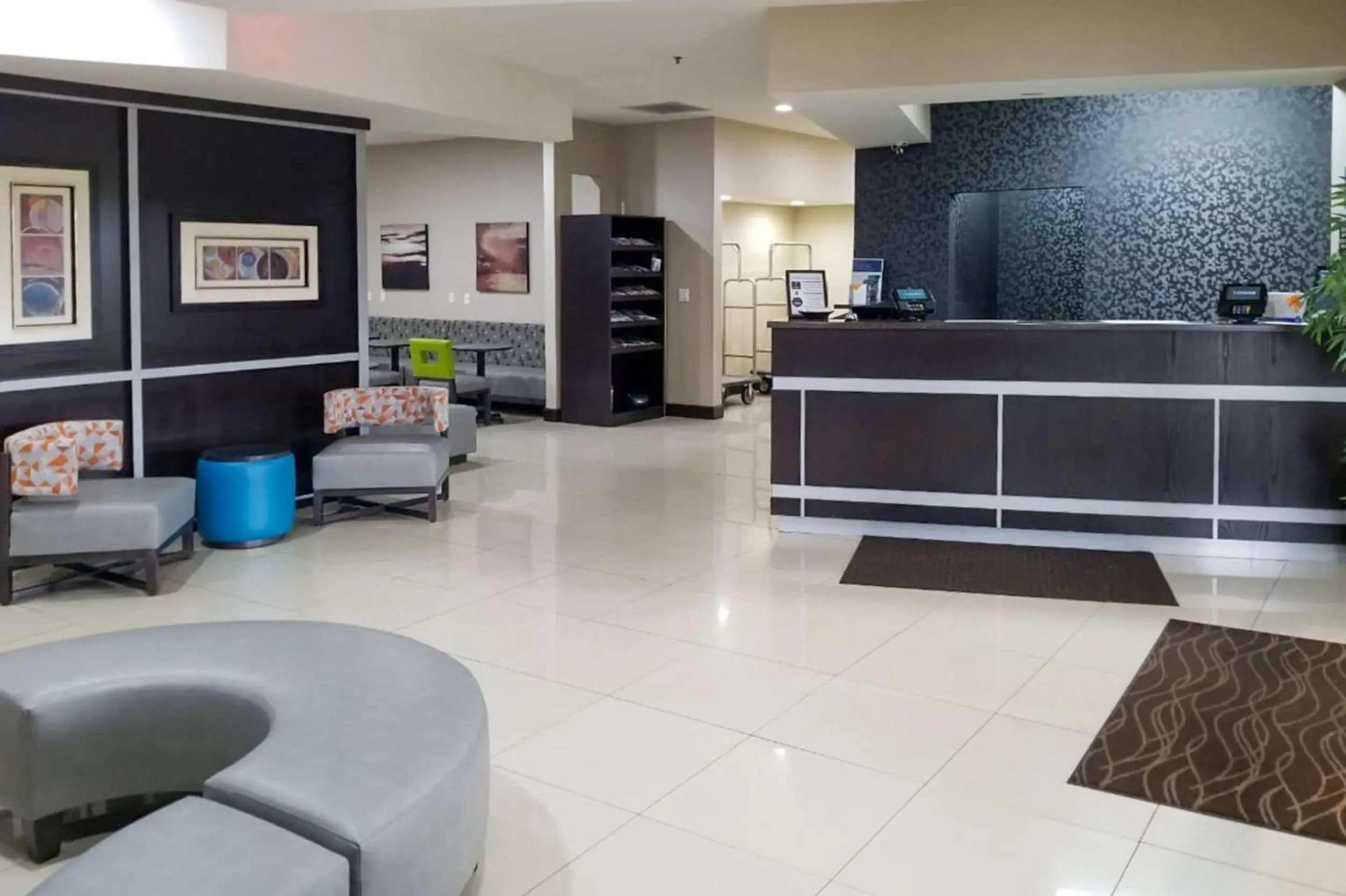 Lobby or reception in SureStay Plus by Best Western Corydon Lobby or reception in SureStay Plus by Best Western Corydon